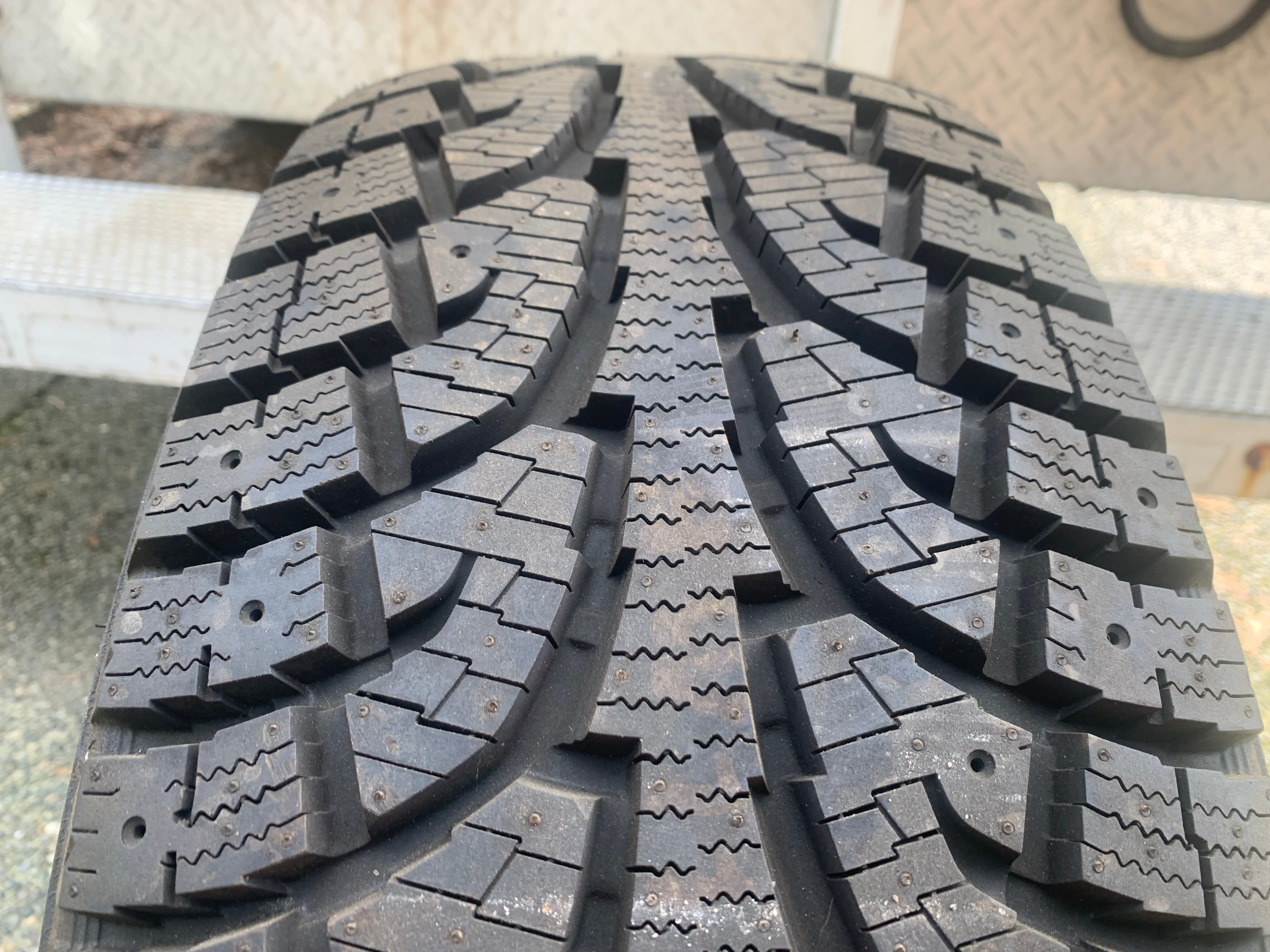 1 X single 265/65/17 Hankook Ipike RW11 Winter tire brand new - photo 3