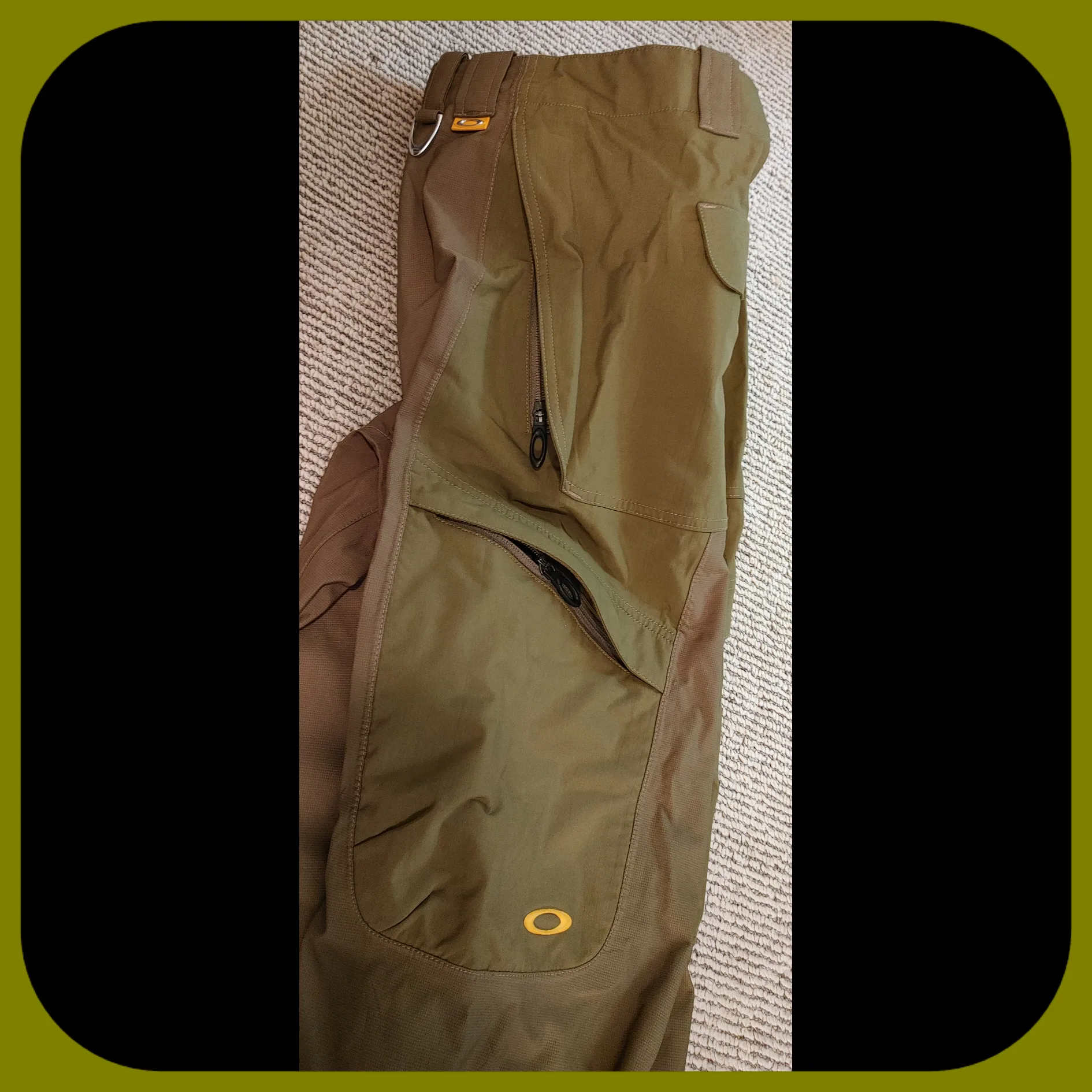 OAKLEY || Mens Rocket Fuel Snowboarding Jacket & Pants (SIZE M) image indicator(9)