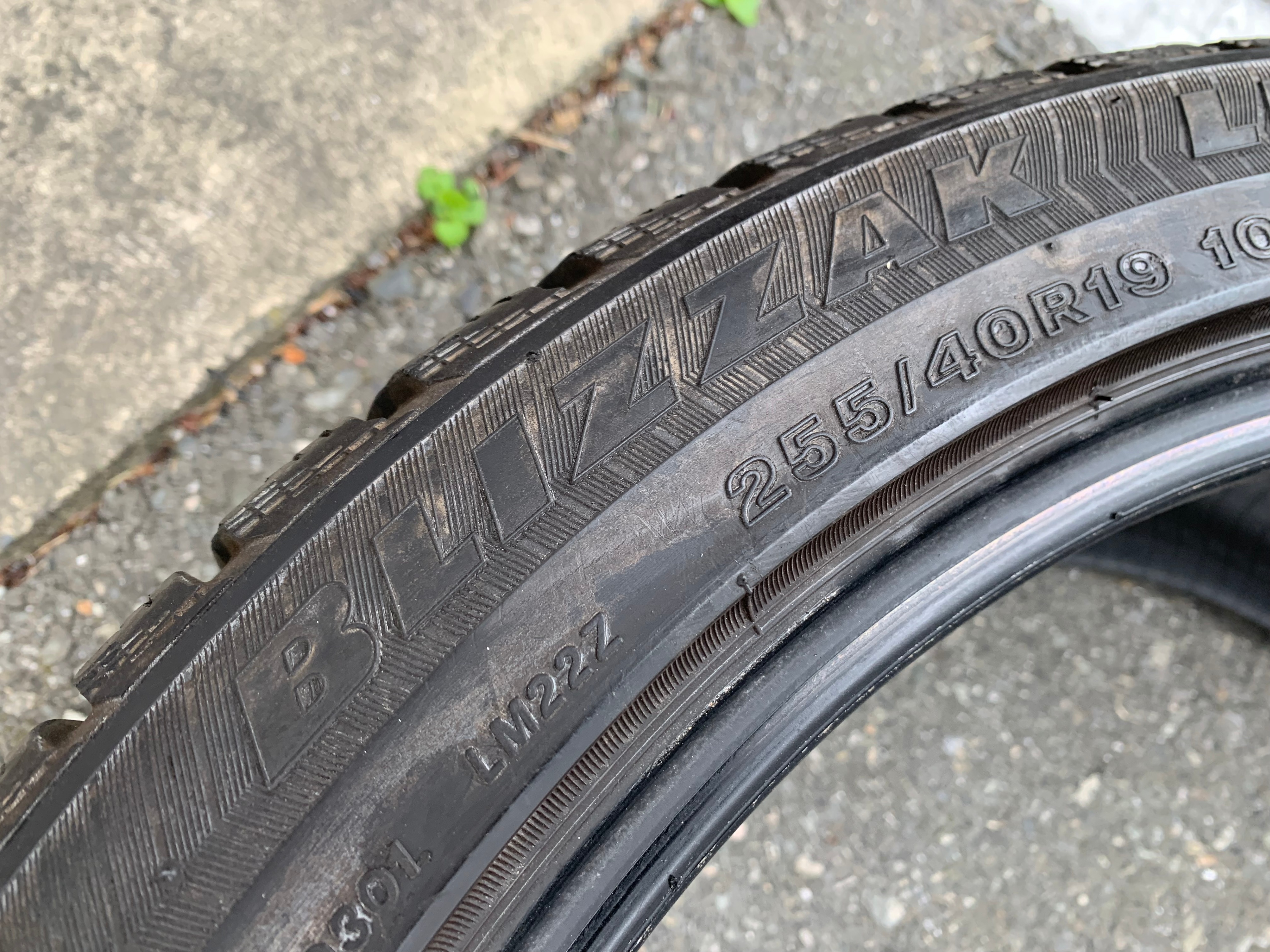 Pair of 255/40/19 100V Bridgestone Blizzak LM22 with 45% tread - photo 5