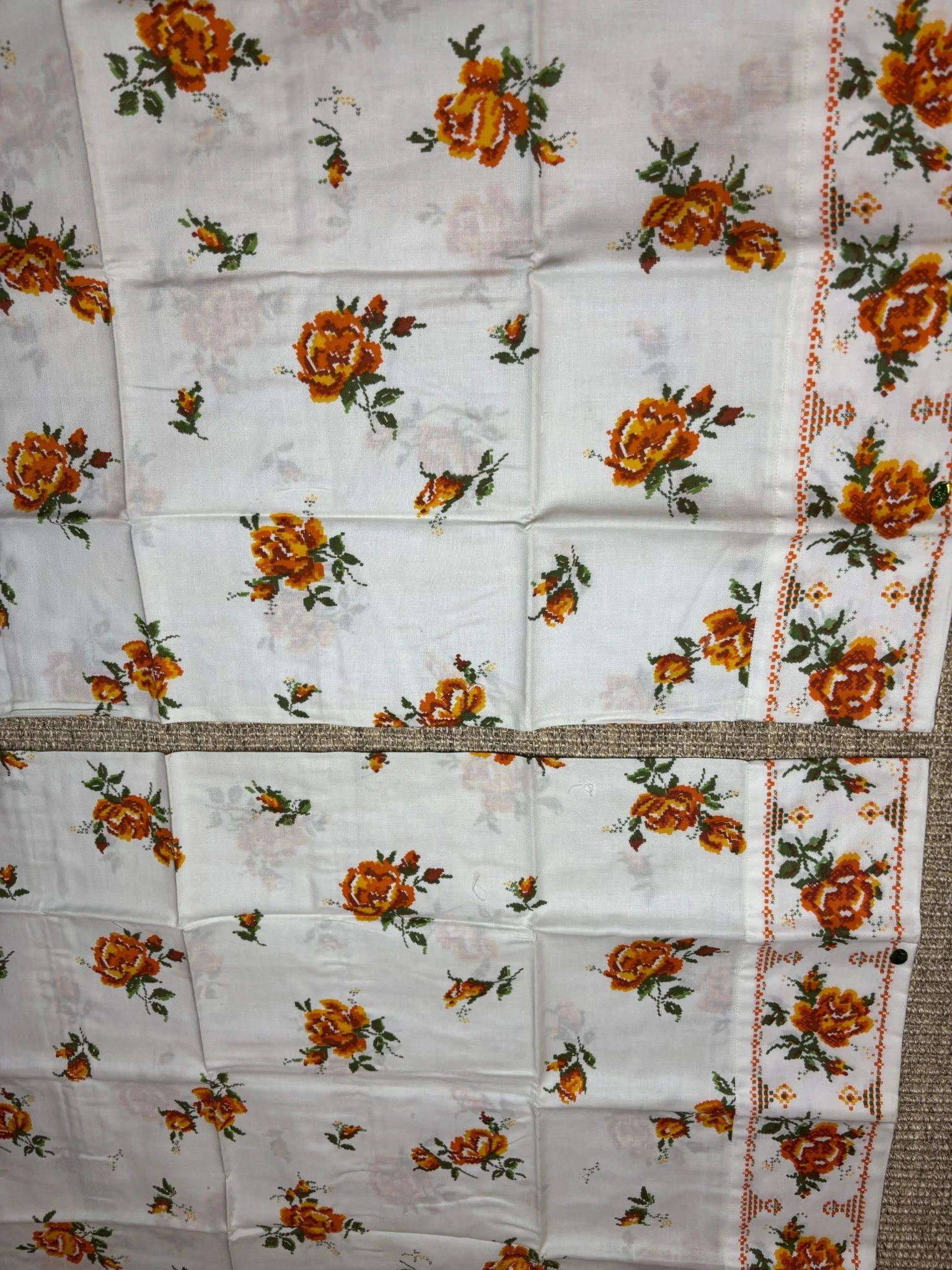 Made in Canada Lady Brigette Orange Cotton Queen Pillowcases image indicator(2)