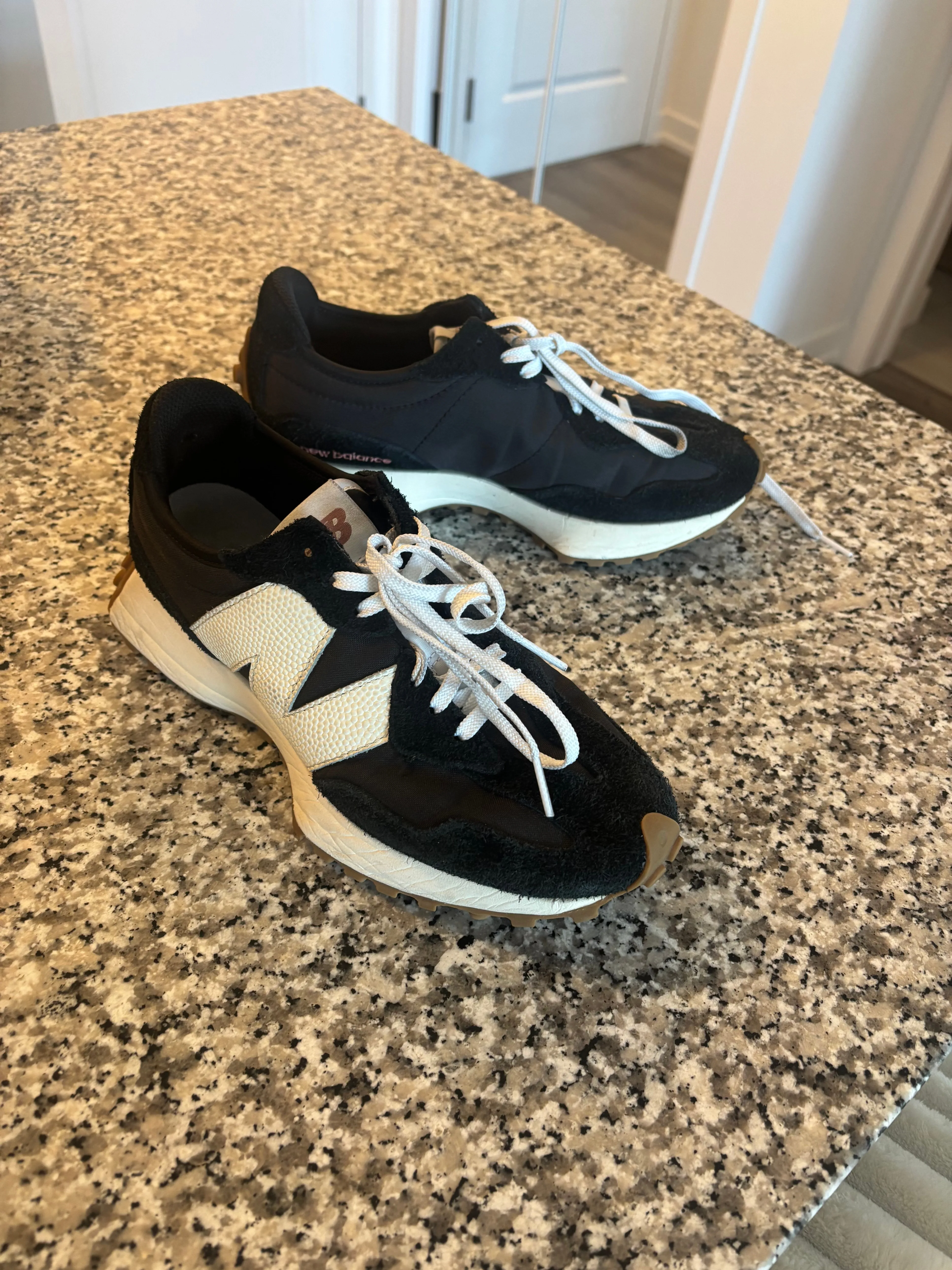 New Balance 327 (Women’s)  WS327BL The Intelligent Choice US 7 image indicator(2)