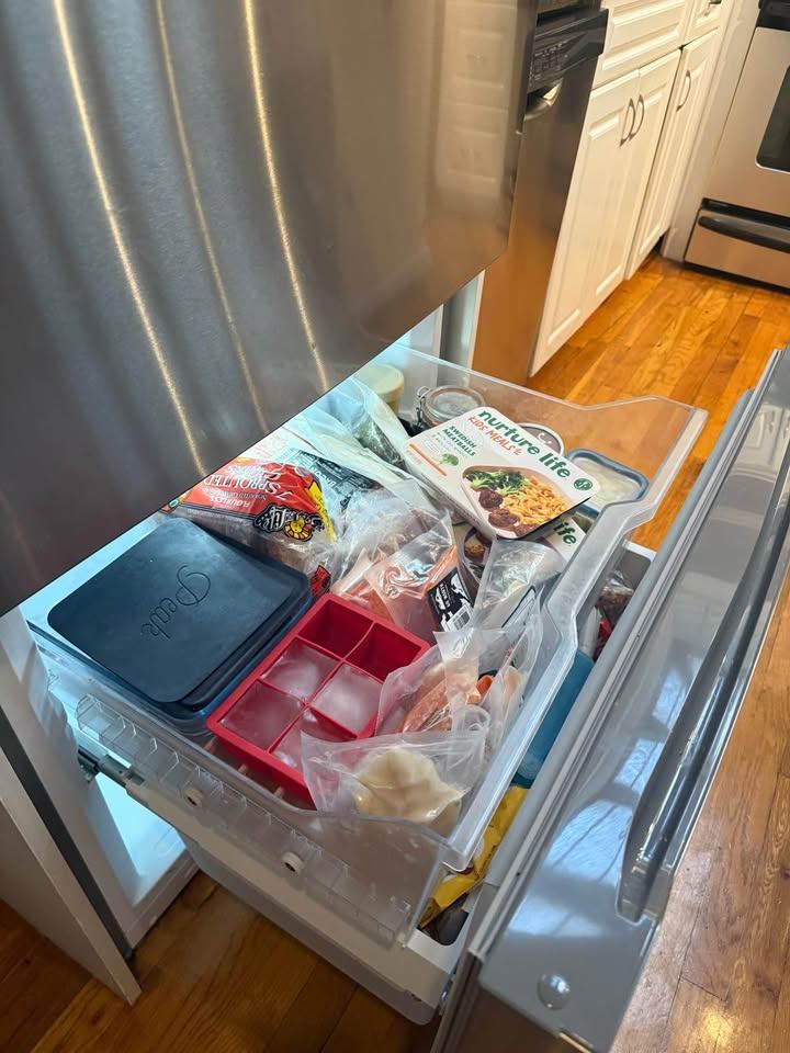 Insignia 30in bottom freezer fridge - photo 5