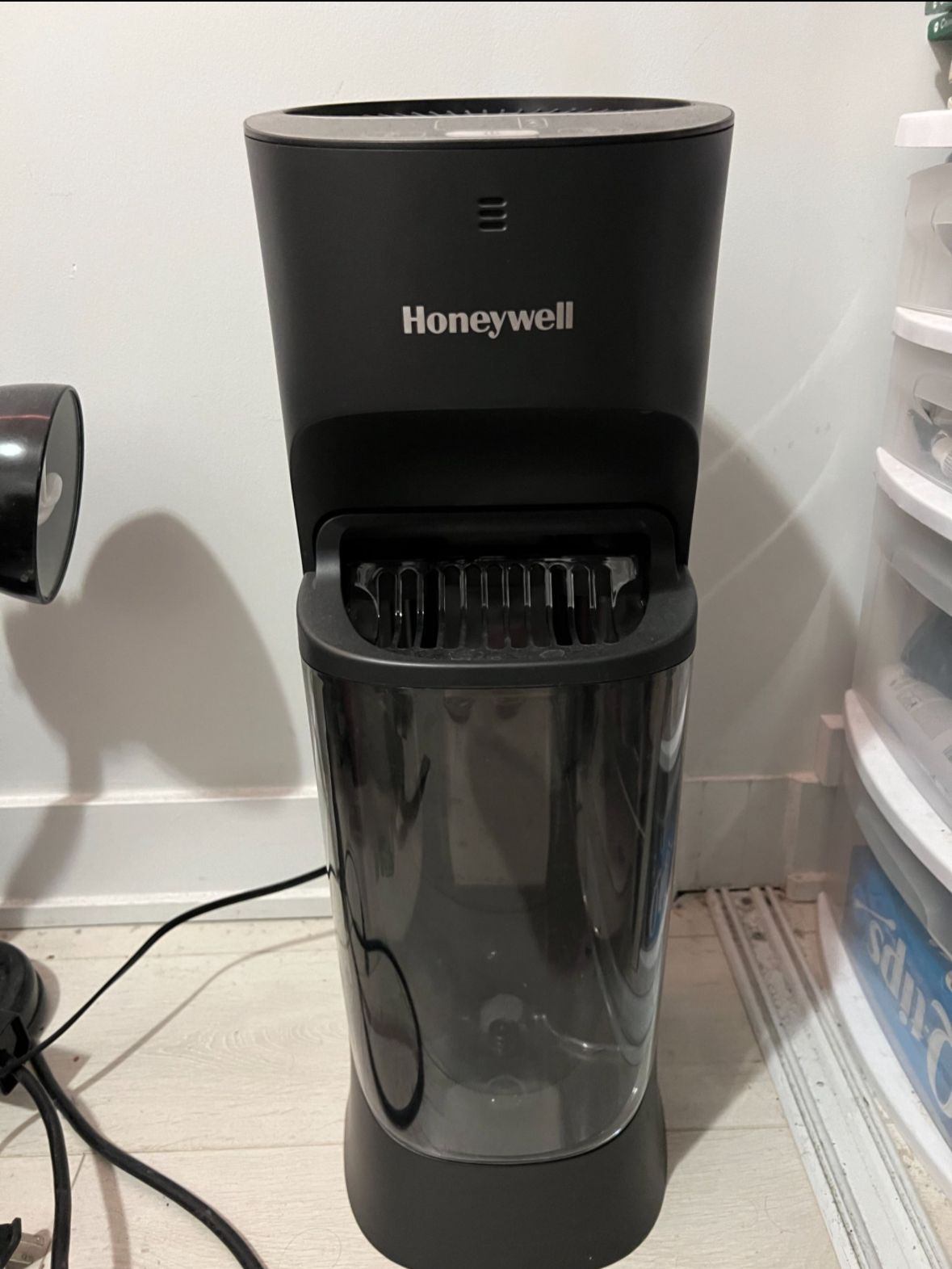 Honeywell Top-Fill Cool Mist Humidifier – 4.73L Tower (Black) - photo 2