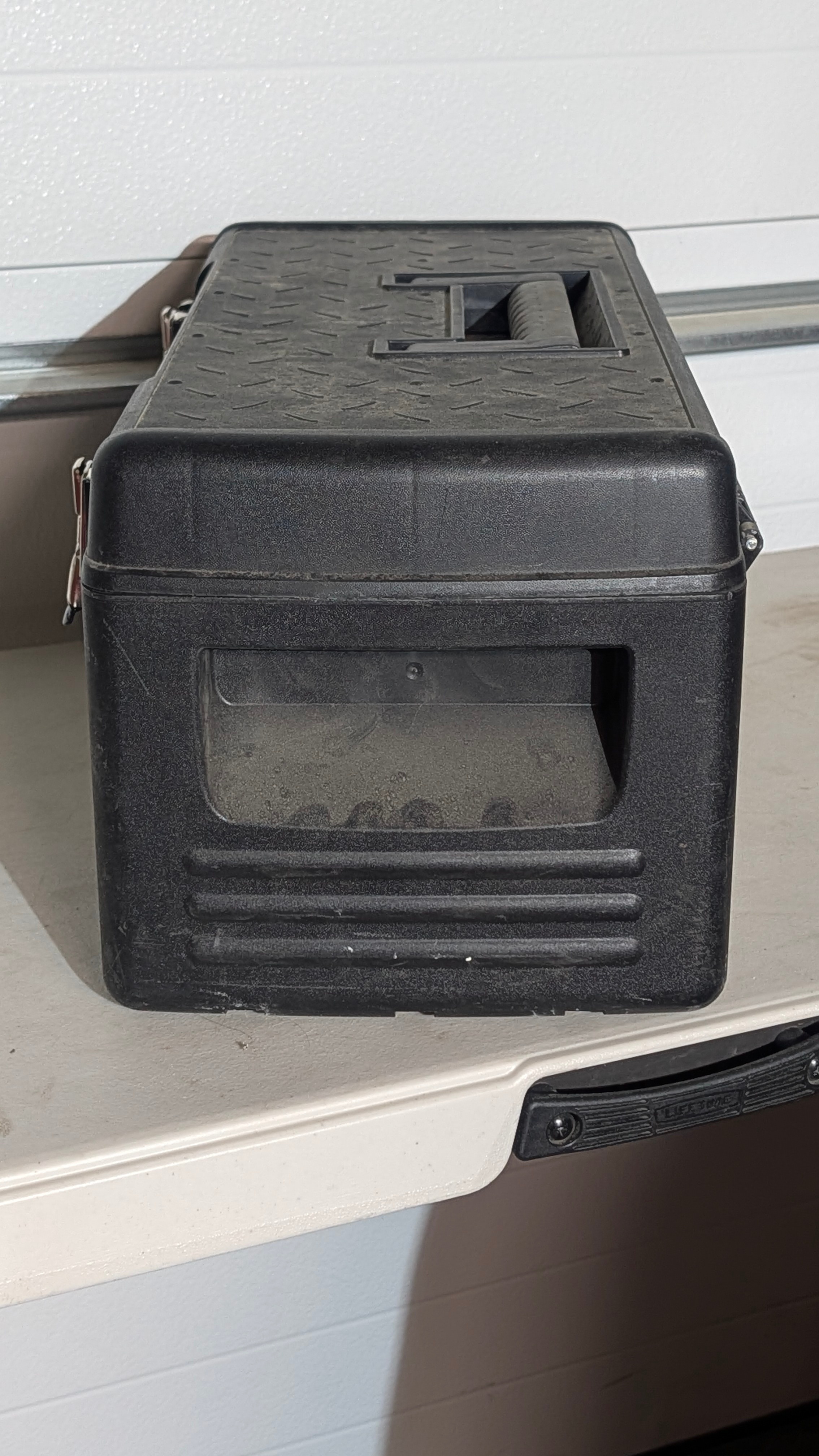 MAXIMUM Portable Heavy Duty Steel/Resin Tool Box - photo 4