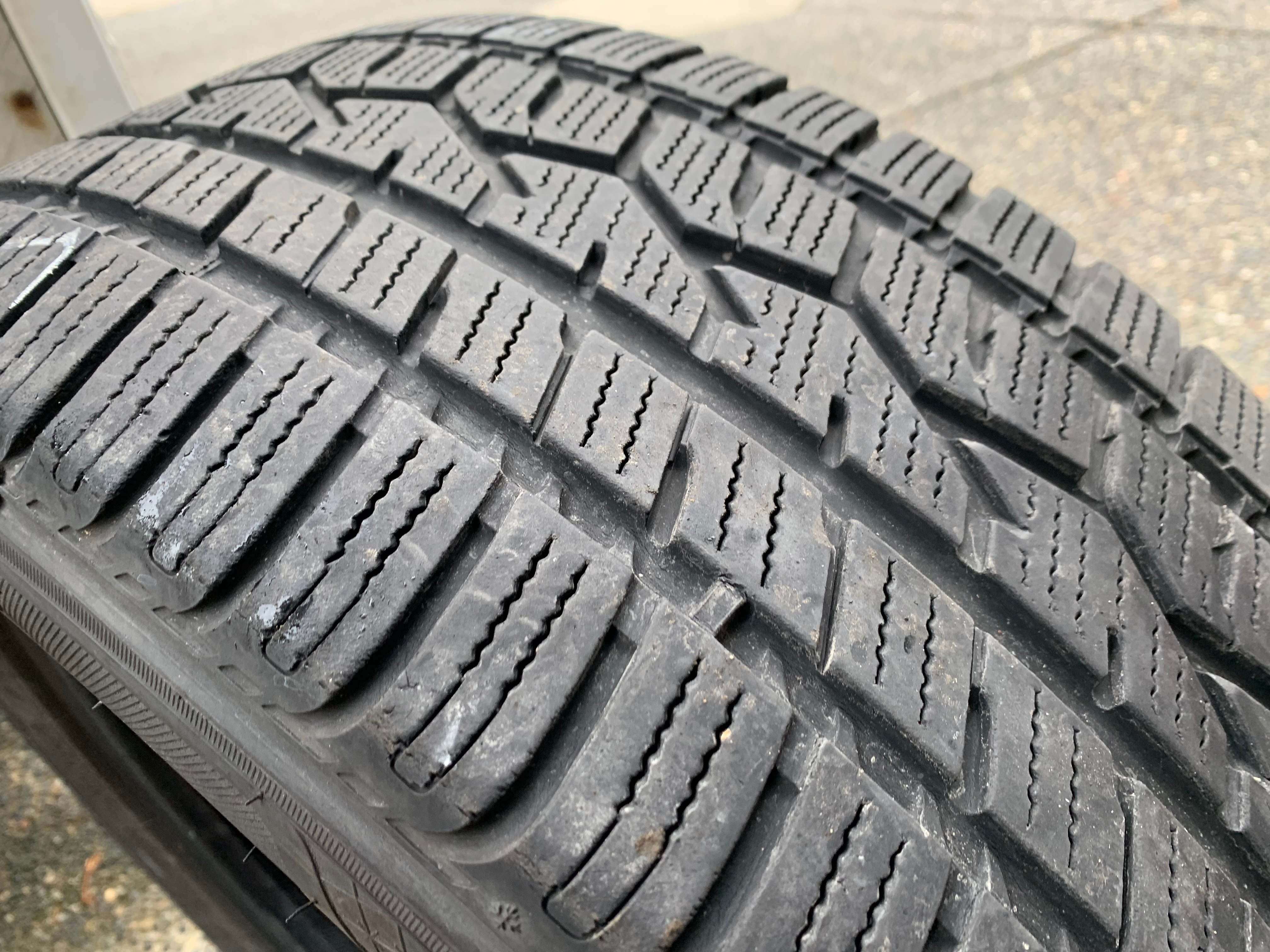 1 x single 225/55/17 M+S Toyo Celsius CUV with 65% tread - photo 4