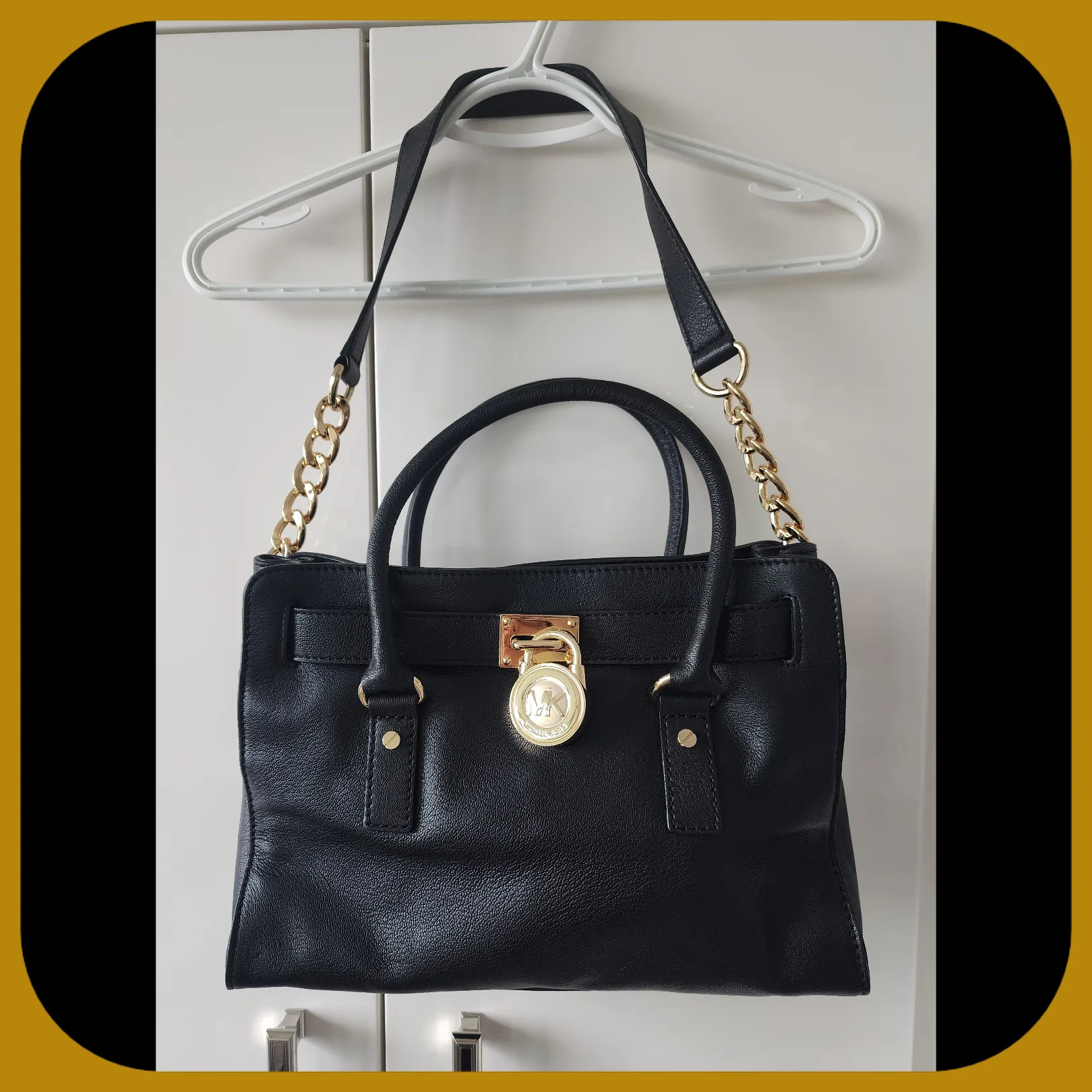 MICHAEL KORS || Black Leather Purse image indicator(2)