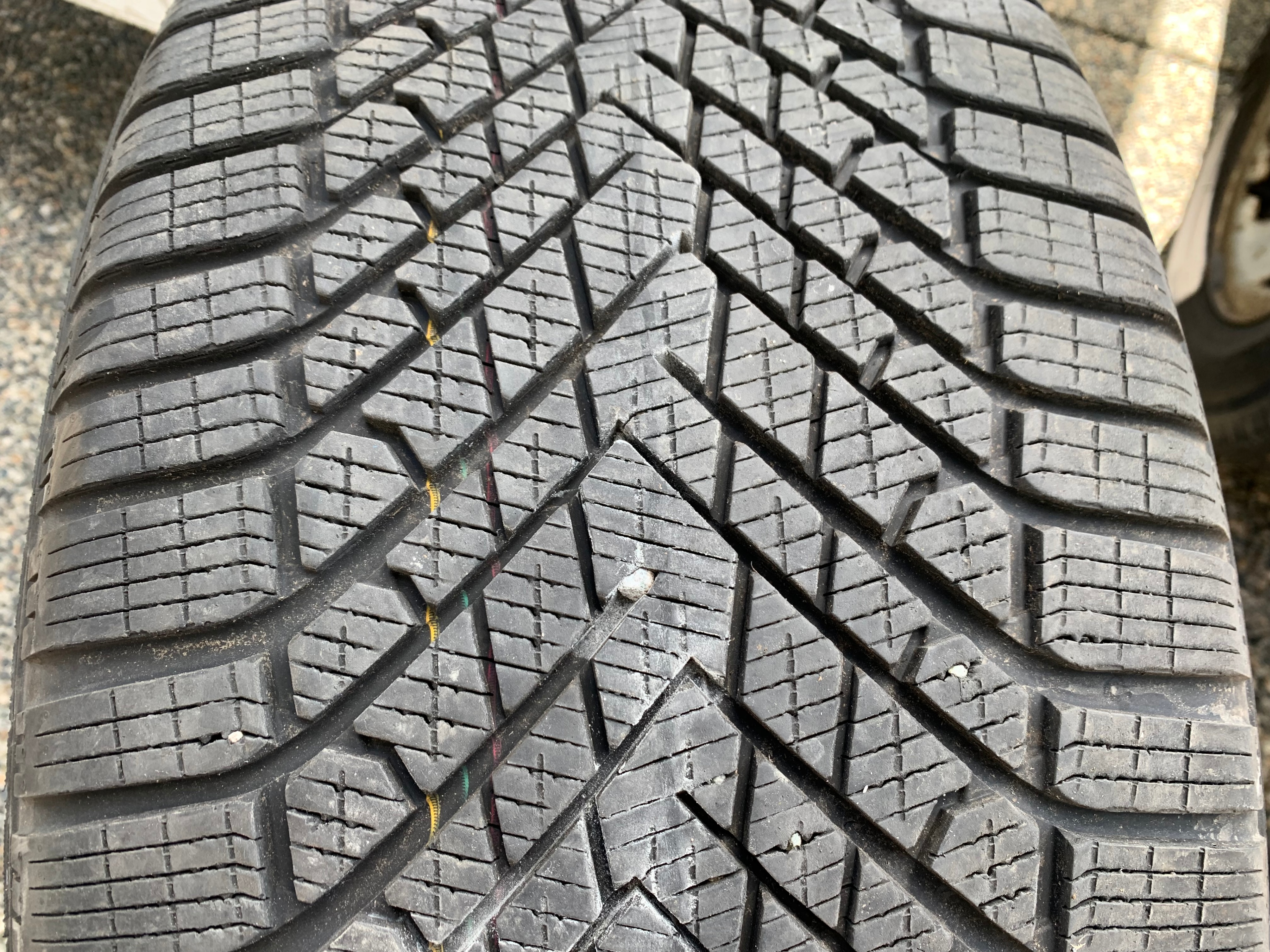1 x single 285/40/23 111V Pirelli scorpion Winter 2 w 85% tread - photo 2