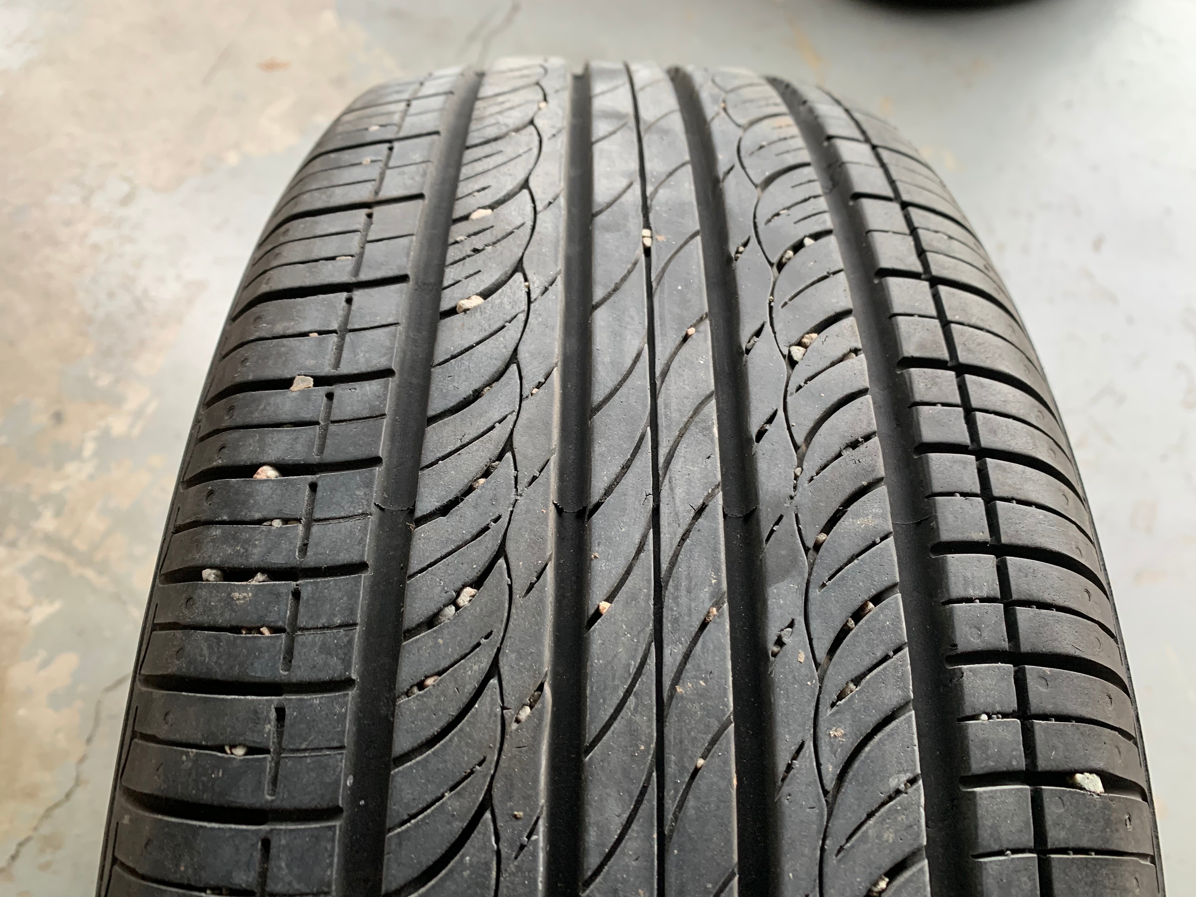 1 X single 195/55/16 M+S Hankook Optimo H426 RFT with 70% tread - photo 3