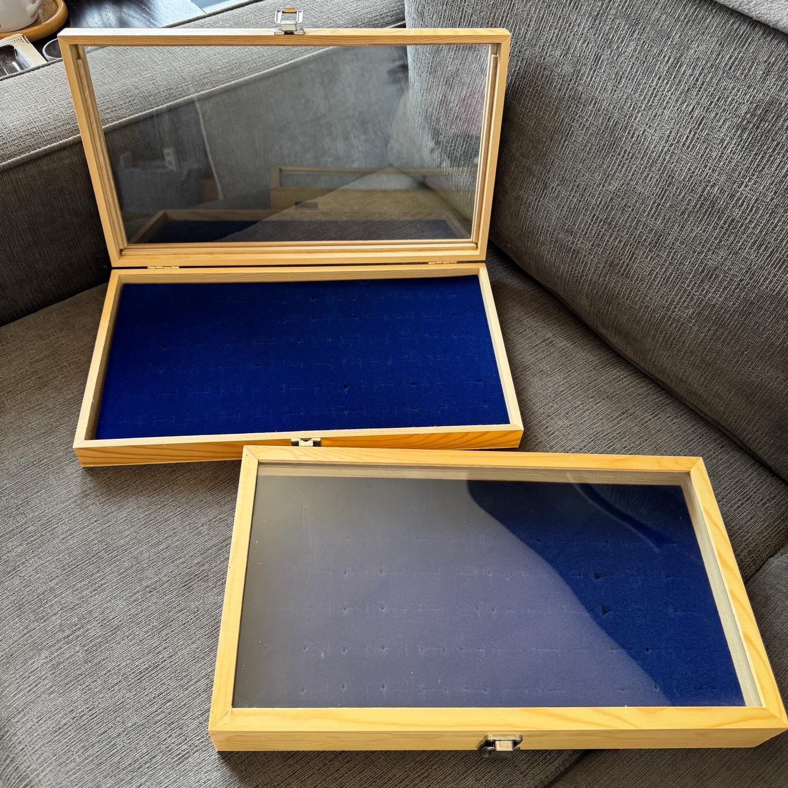 2 wooden 144 (2x72) rings display case