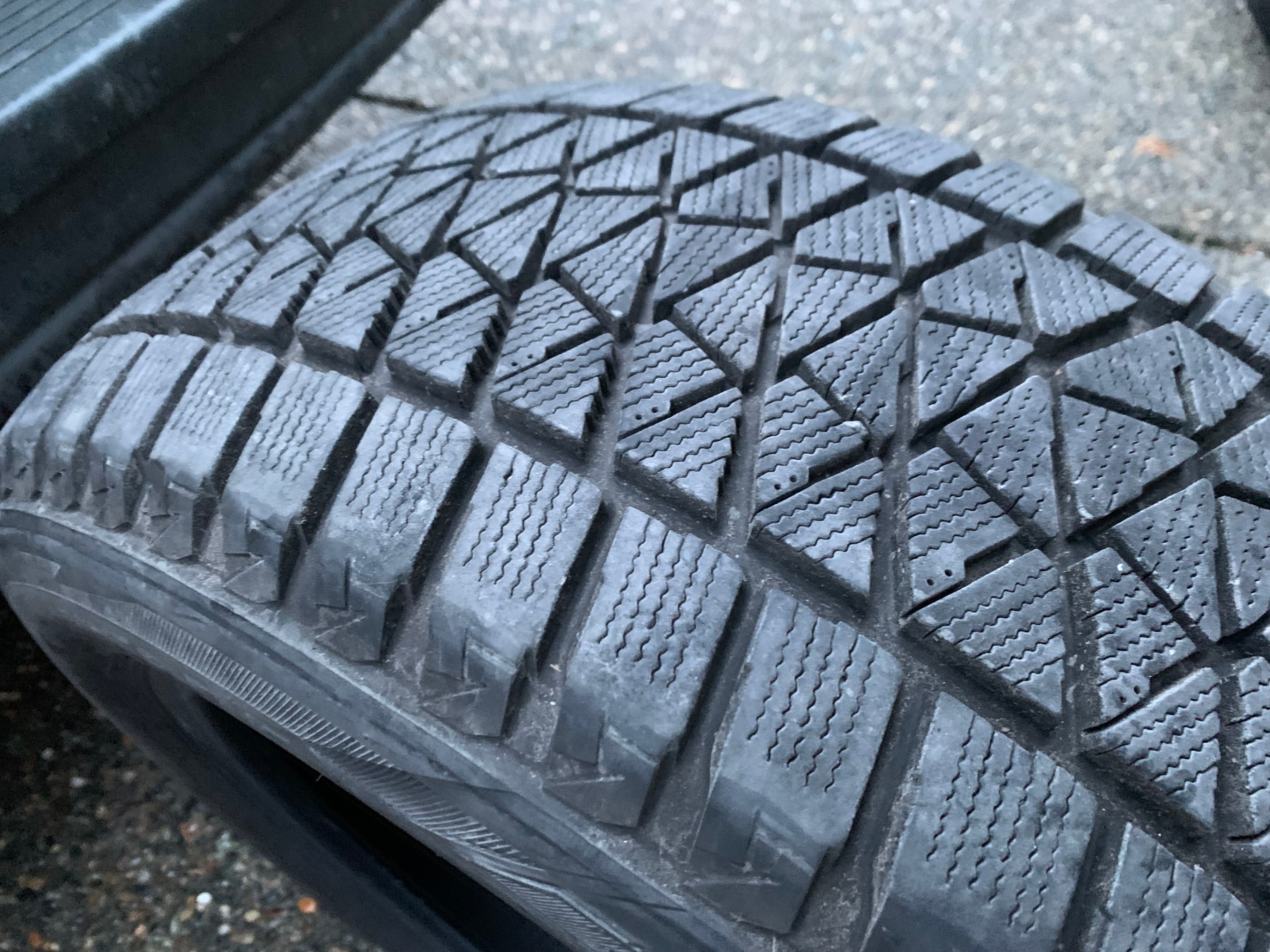 1 x single 235/55/18 M+S Bridgestone Blizzak DMV2 with 90% tread - photo 4