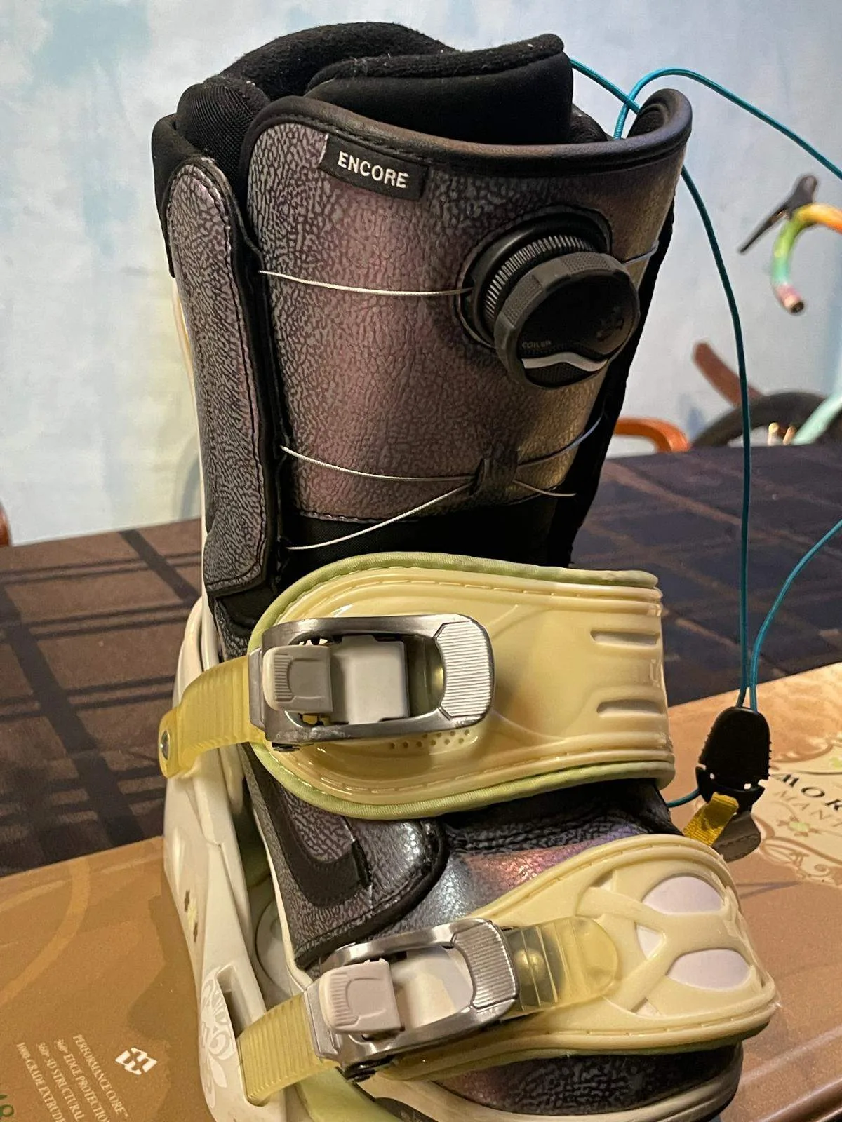 Morrow Mantra Snowboard+Bindings + Vans Size 7 Shoes – $100 image indicator(6)