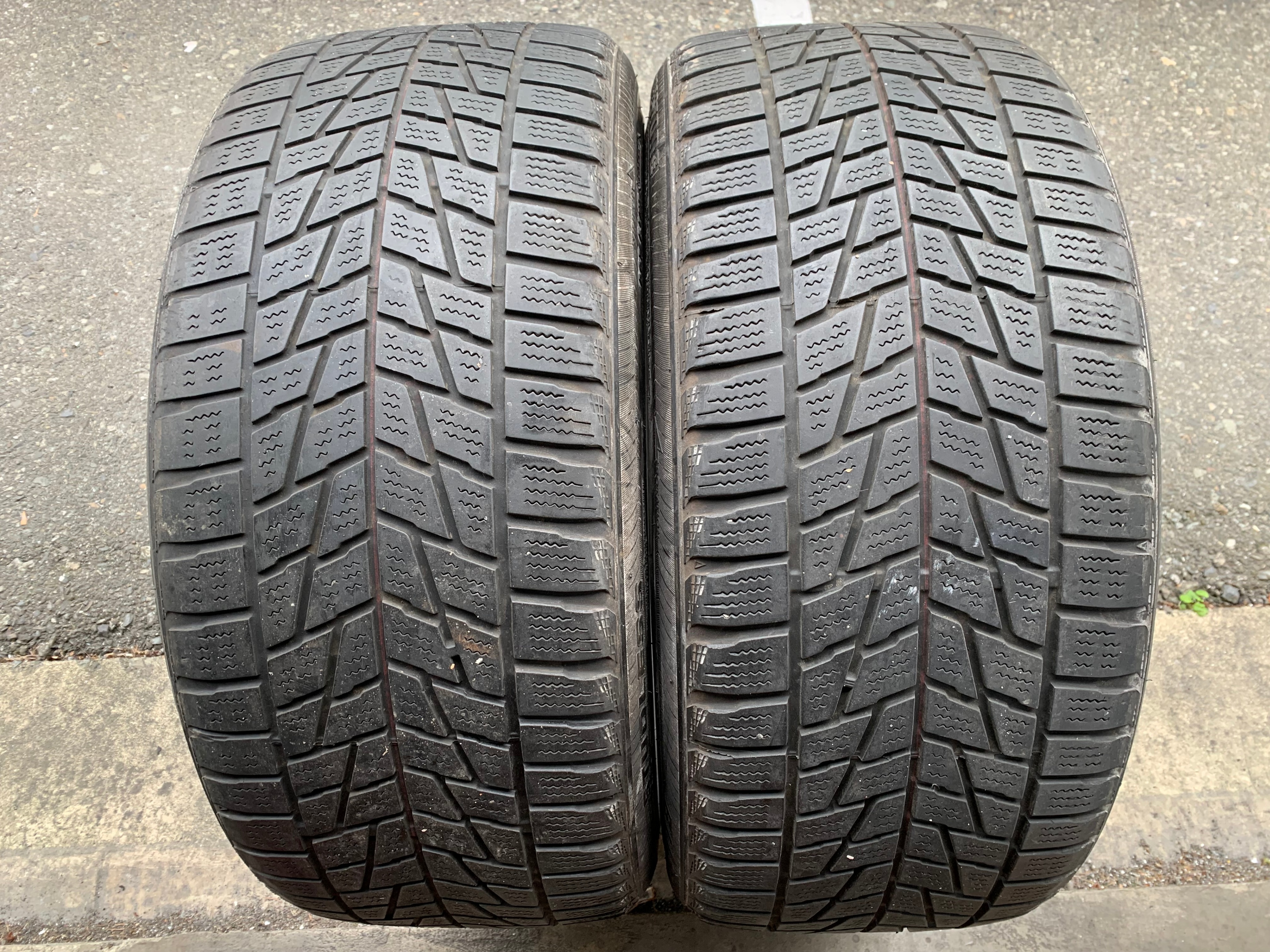 Pair of 255/40/19 100V Bridgestone Blizzak LM22 with 45% tread