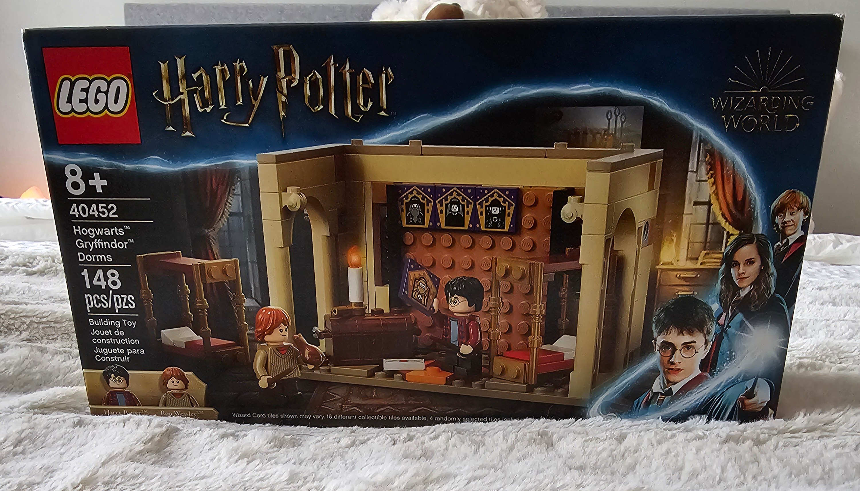 LEGO Harry Potter: Hogwarts Gryffindor Dorms (#40452) - Retired