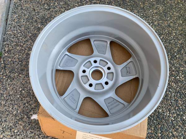 1 X single Brand New OEM factory 16X7" et55 Mazda 6 rim in box - photo 5