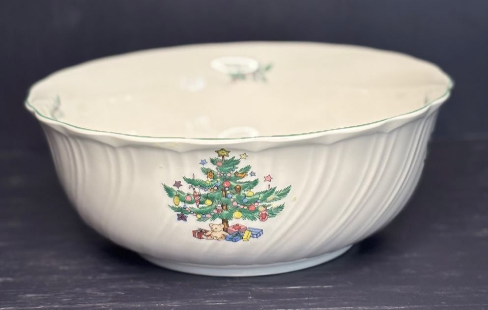 Nikko Happy Holidays Christmas Tree Theme Salad Bowl New