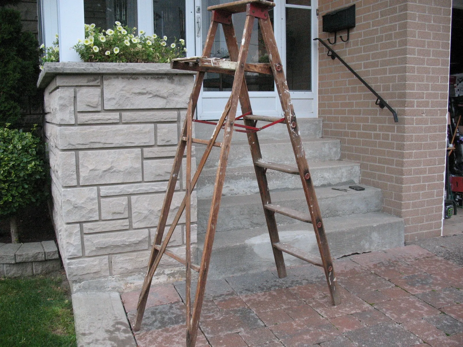 6 Foot Vintage Wooden Ladder image indicator(8)