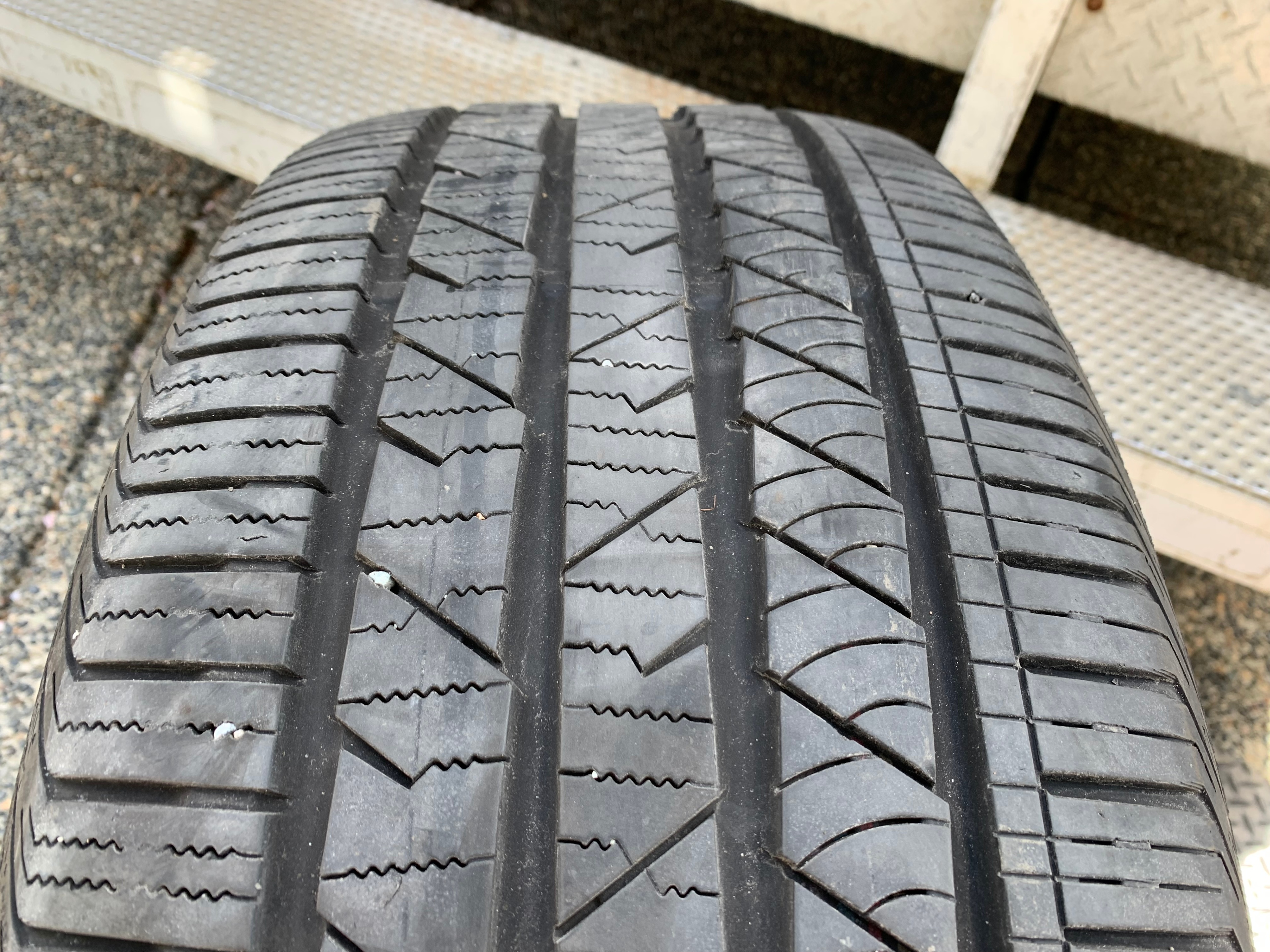 1 X single 255/50/20 Continental cross contact LX sport - photo 3