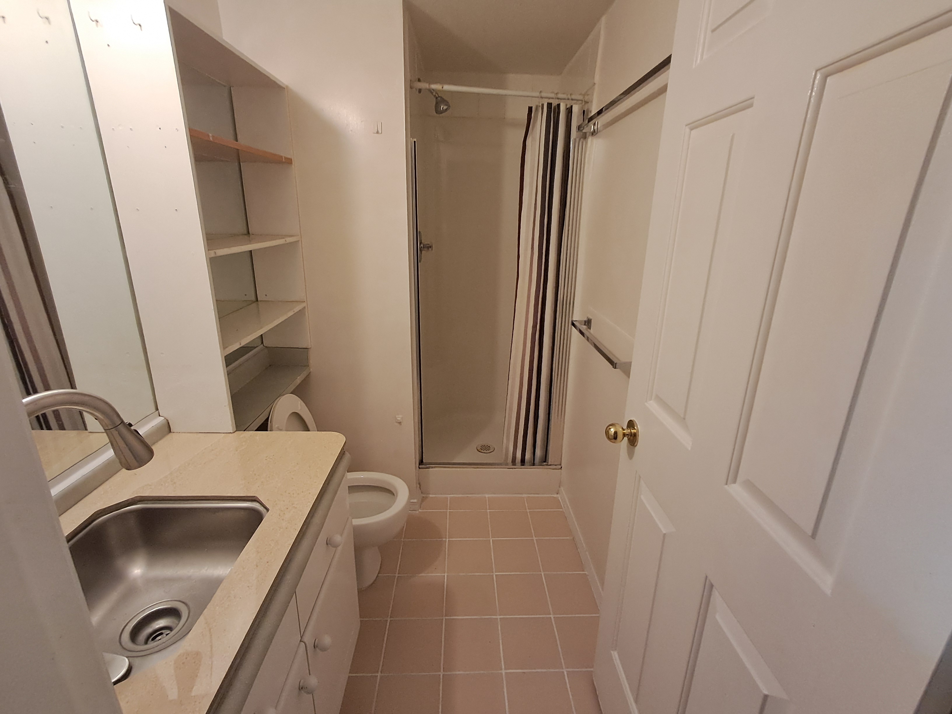 Furnished townhouse room in Richmond BC (General Currie Road) - photo 3