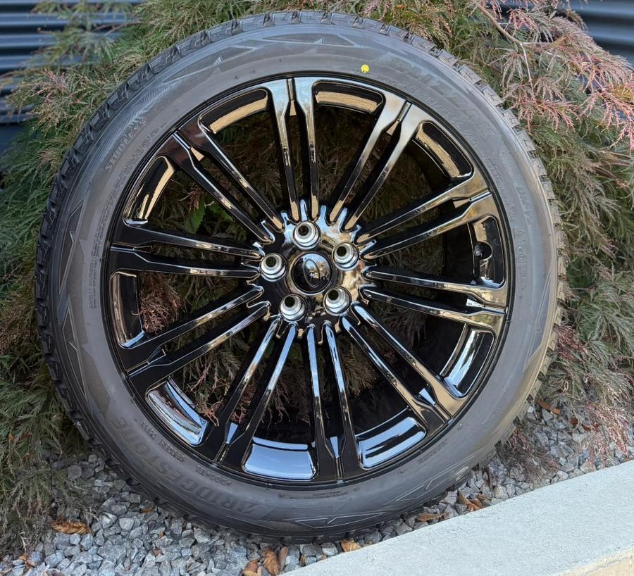 NEW 22”RangeRover (2023+)reps(5x120)+285/45/R22 Kumho snows