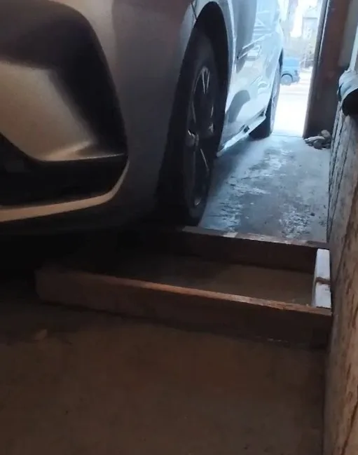 Moveable Garage Parking Stopper image indicator(2)