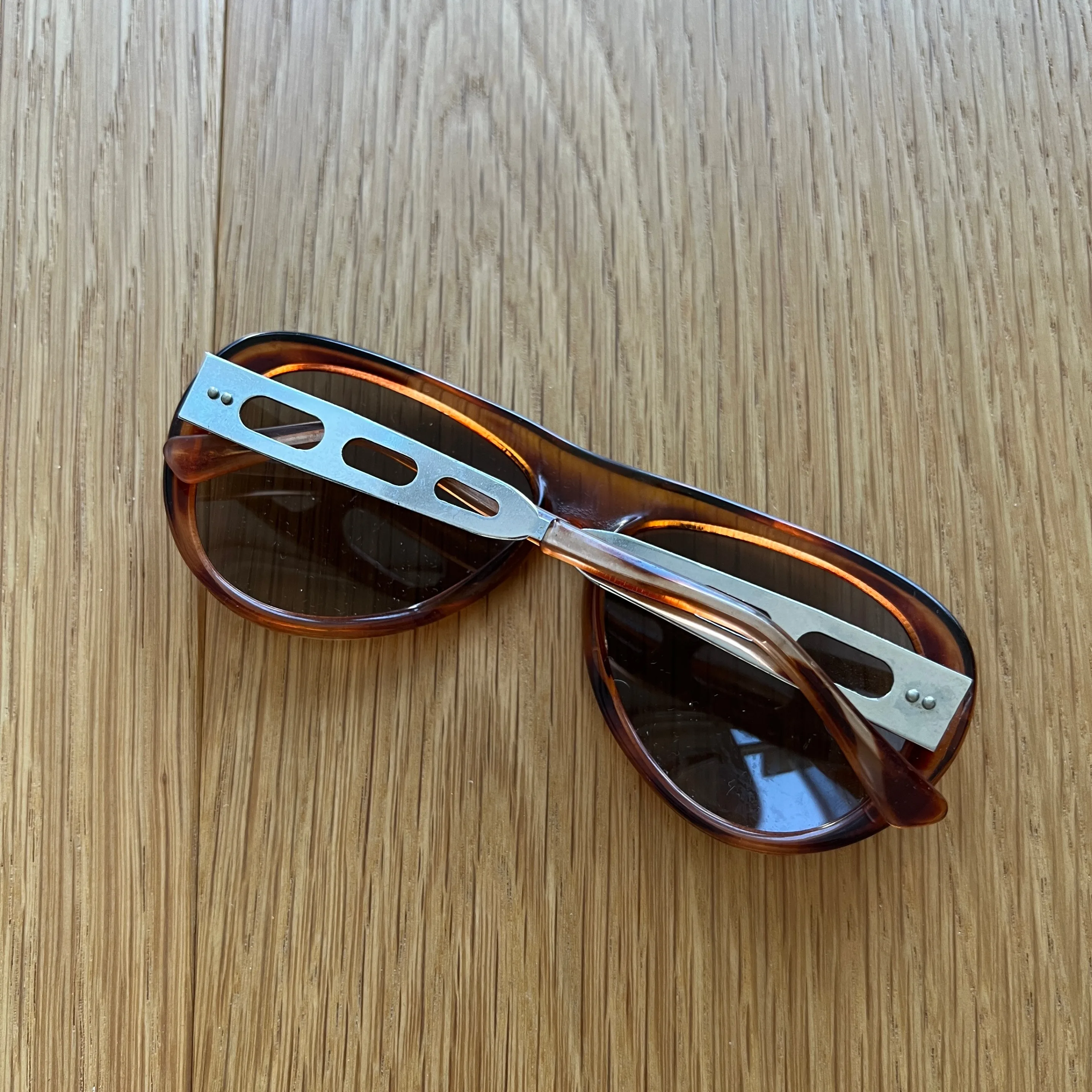 Vintage 70s Tortoiseshell 'Elvis' Aviator Sunglasses Made France image indicator(2)