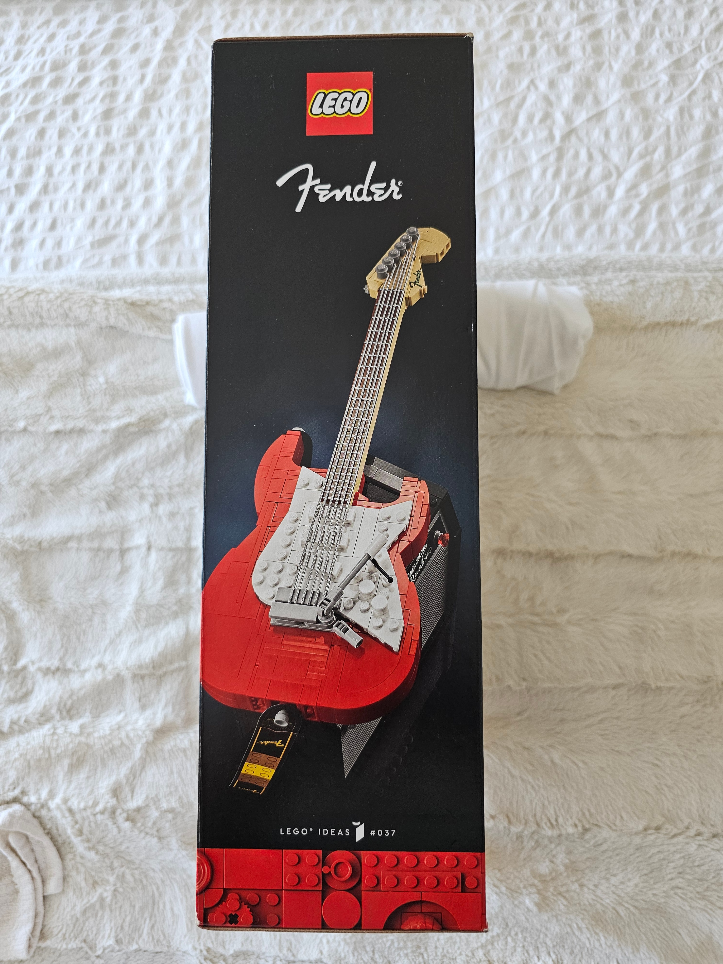 LEGO IDEAS (#21329) FENDER STRATOCASTER ELECTRIC GUITAR & AMP - photo 4