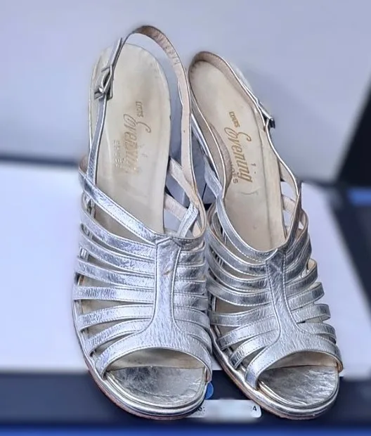 LOUIS Evening Vintage Silver Strappy Heels Size 8 image indicator(3)