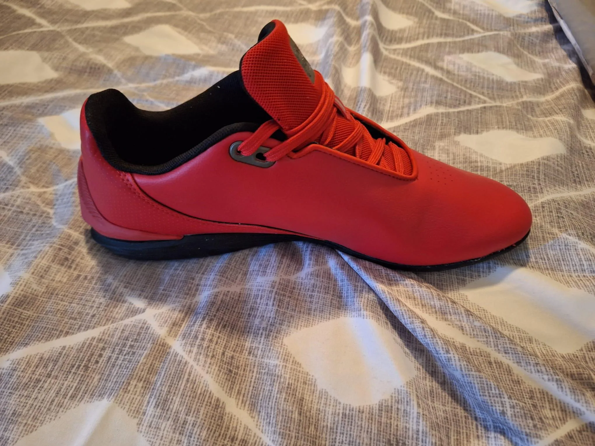 Red Scuderia Ferrari | PUMA image indicator(3)