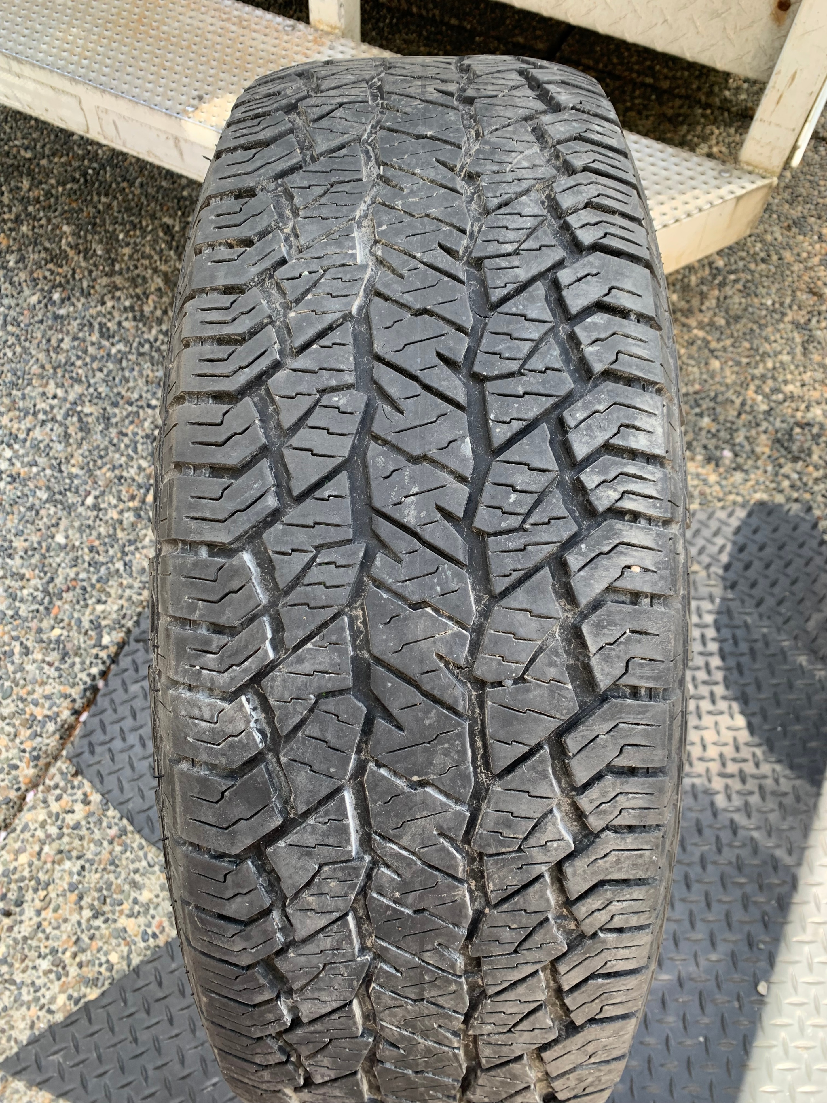 1 x single 265/70/17 M+S 115S Hankook Dynapro AT2 with 50% tread