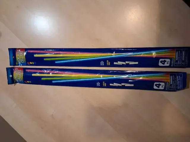 Glow stick Necklaces thumbnail