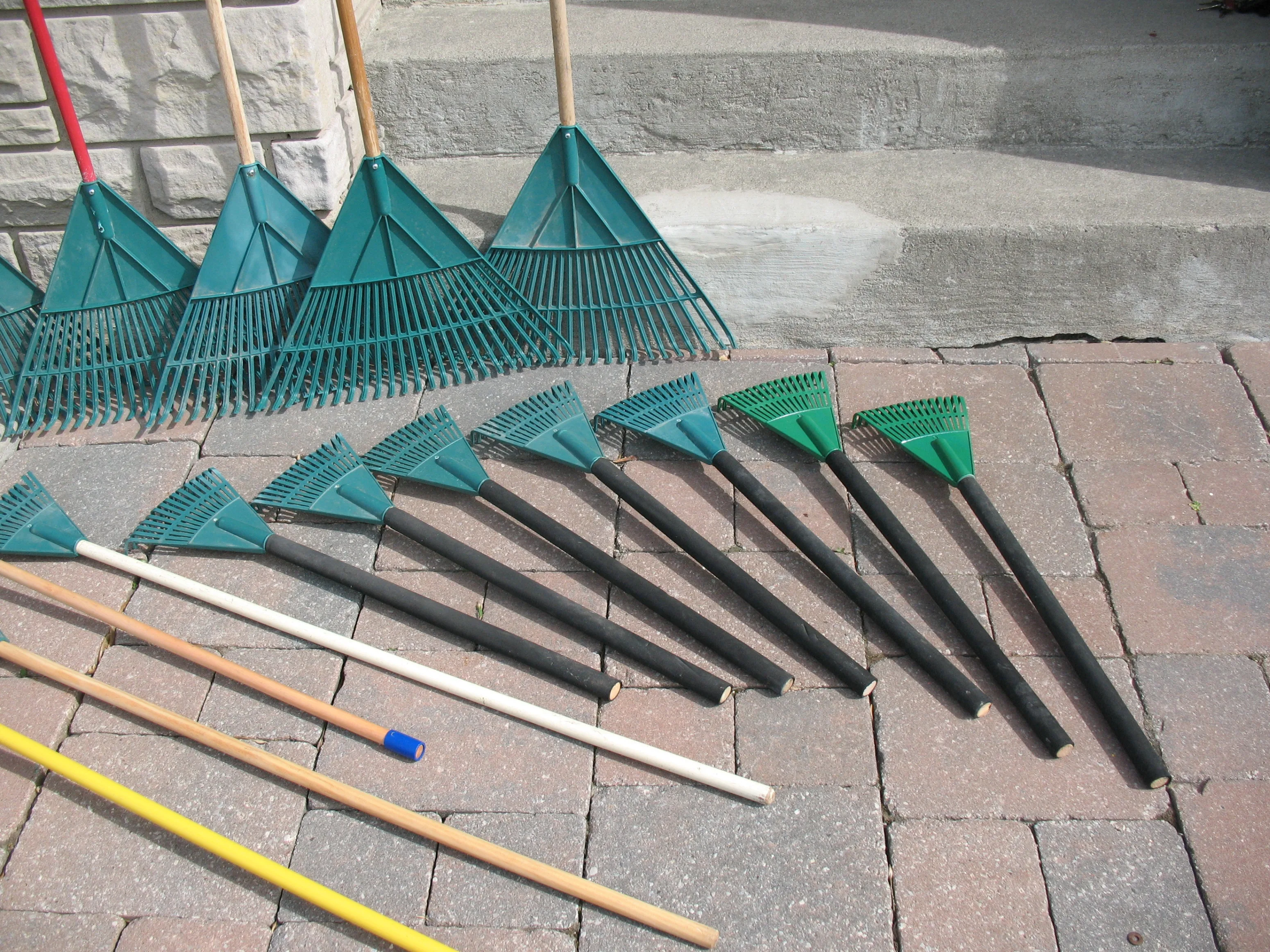 Garden Leaf Rakes image indicator(4)