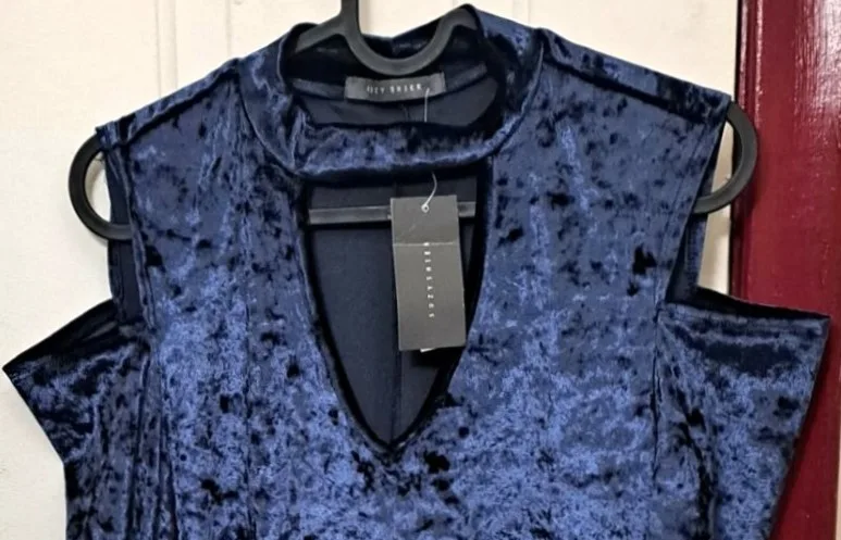 New Elegant Midnight Blue Cold Shoulder Velvet Dress image indicator(3)