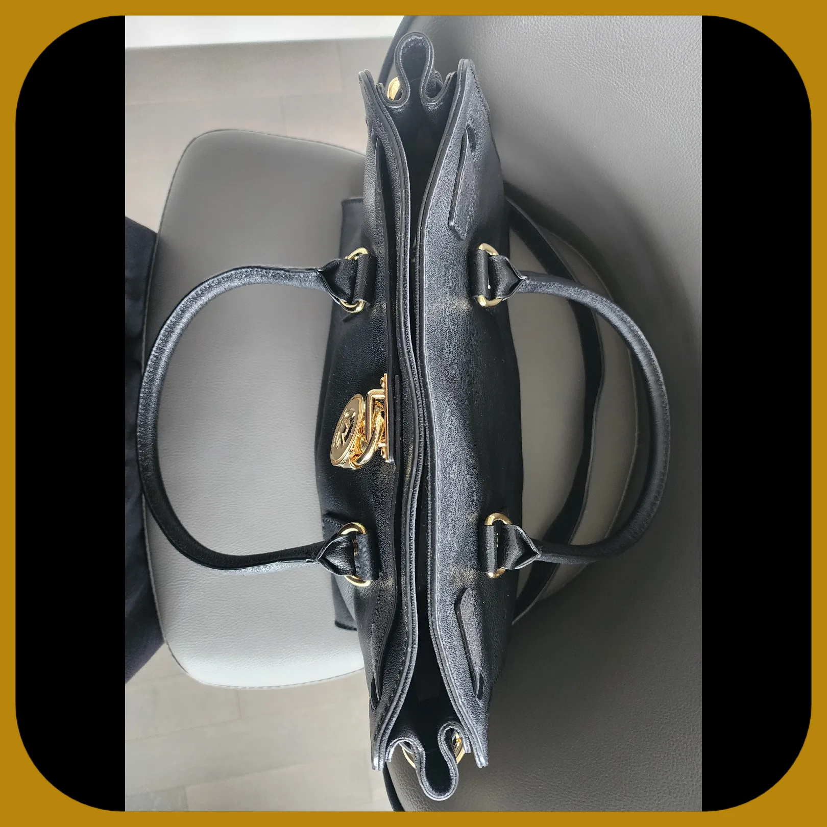 MICHAEL KORS || Black Leather Purse image indicator(4)