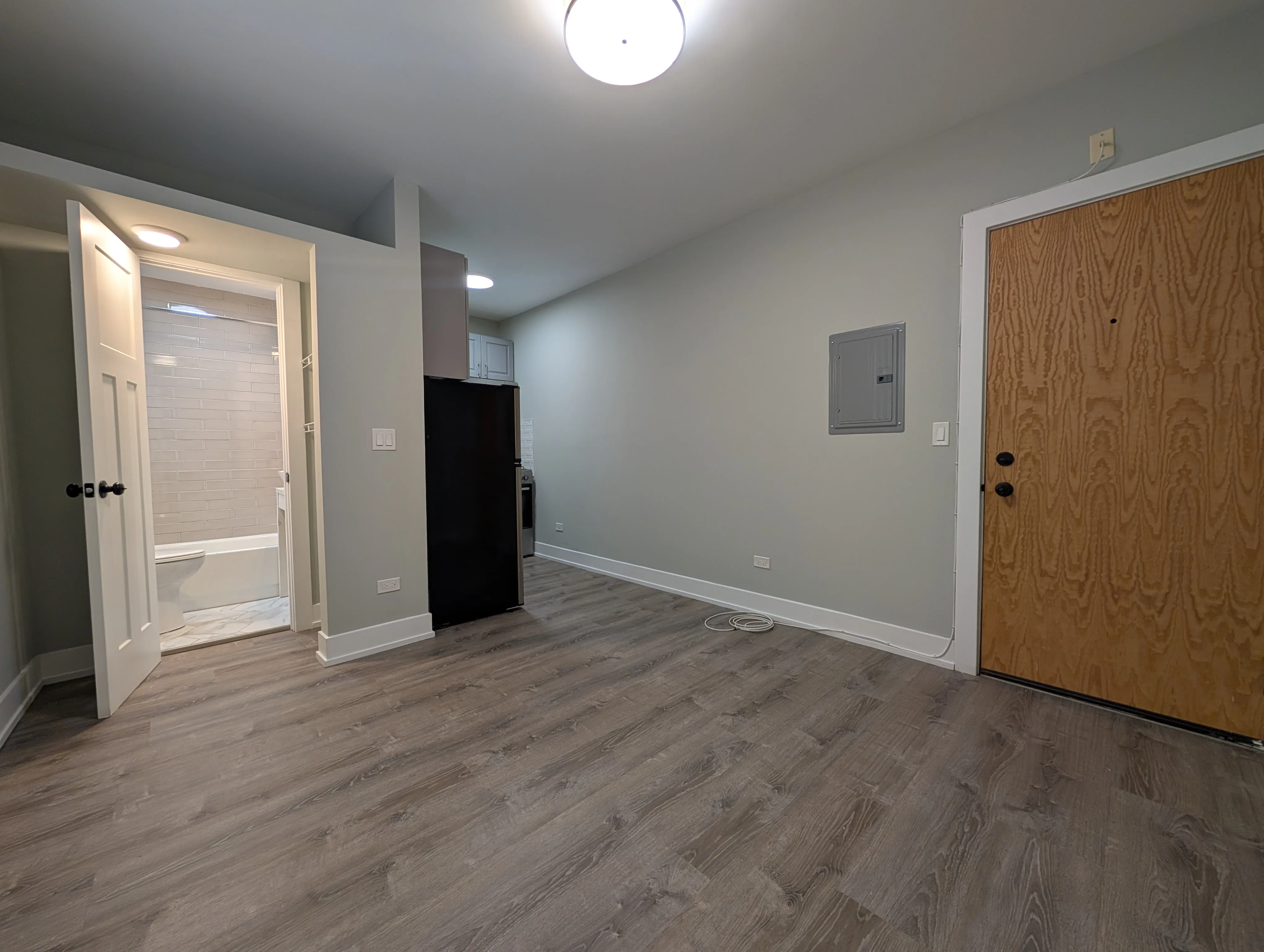 Renovated Studio in Lakeview! image indicator(2)
