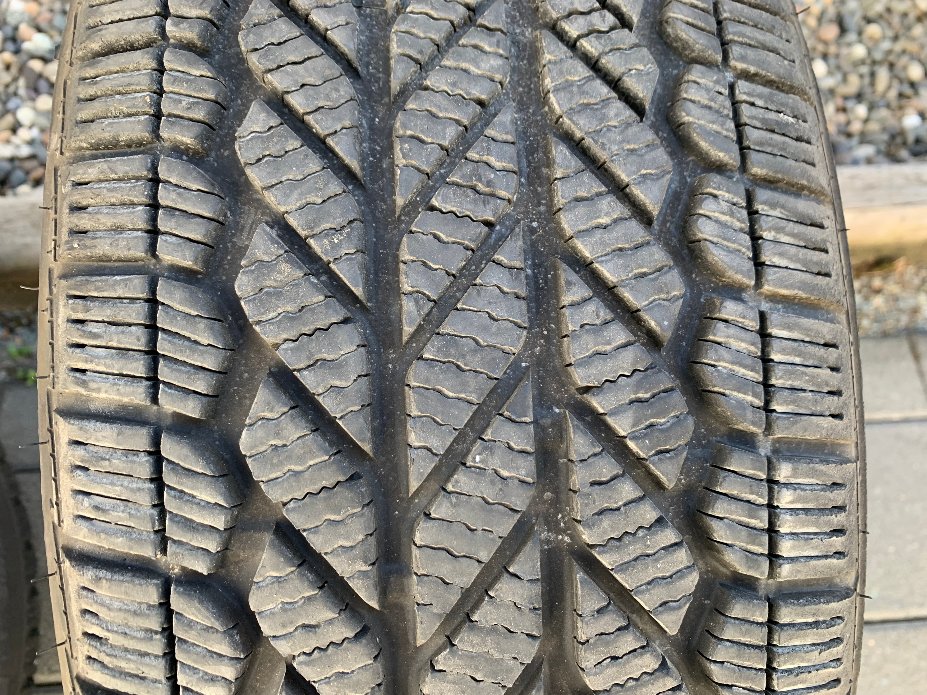 1 x single 225/55/18 98V M+S Bridgestone Weatherpeak 80% tread - photo 2