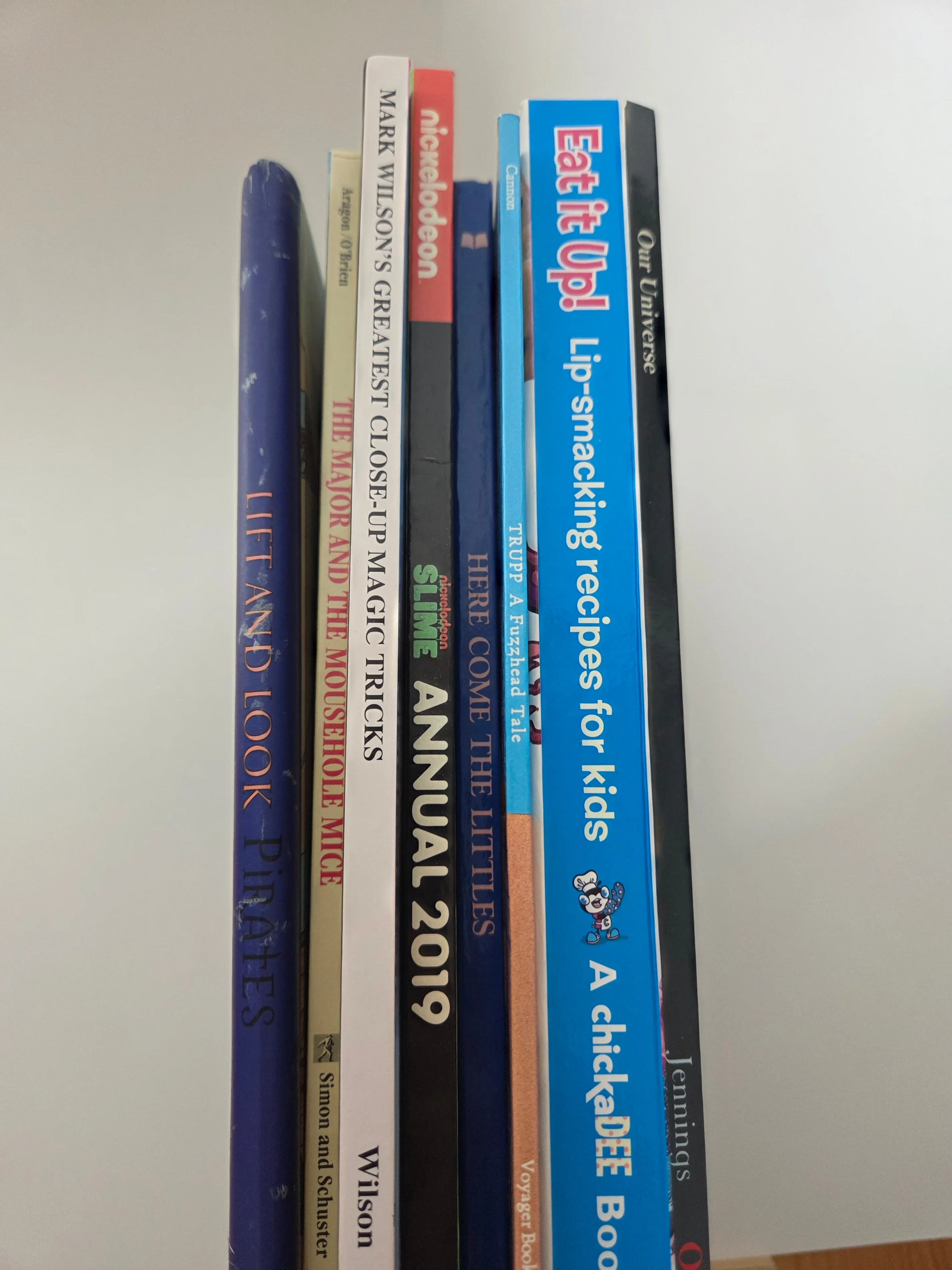 Children’s Books Lot – 8 Mixed Titles