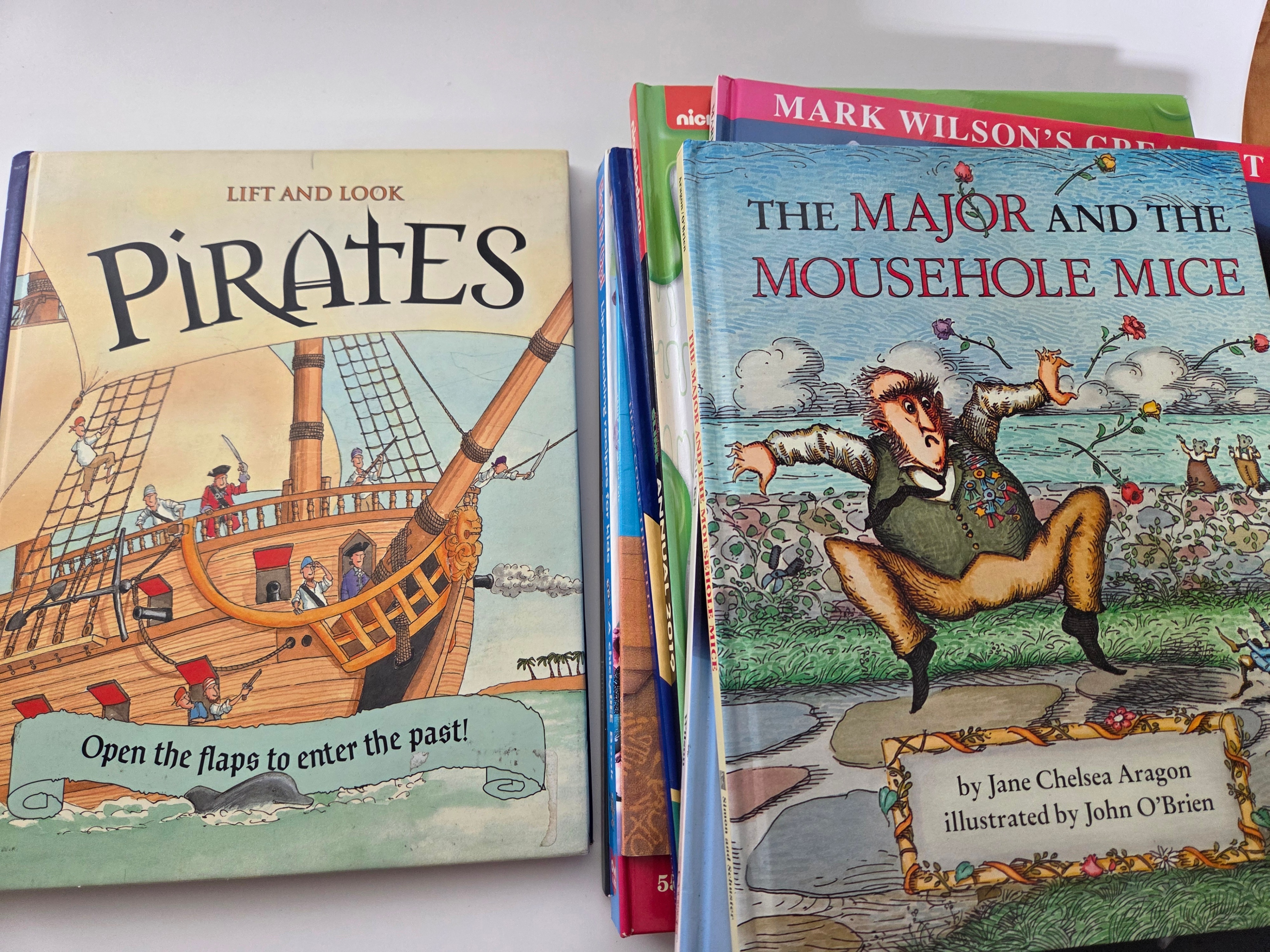 Children’s Books Lot – 8 Mixed Titles - photo 2
