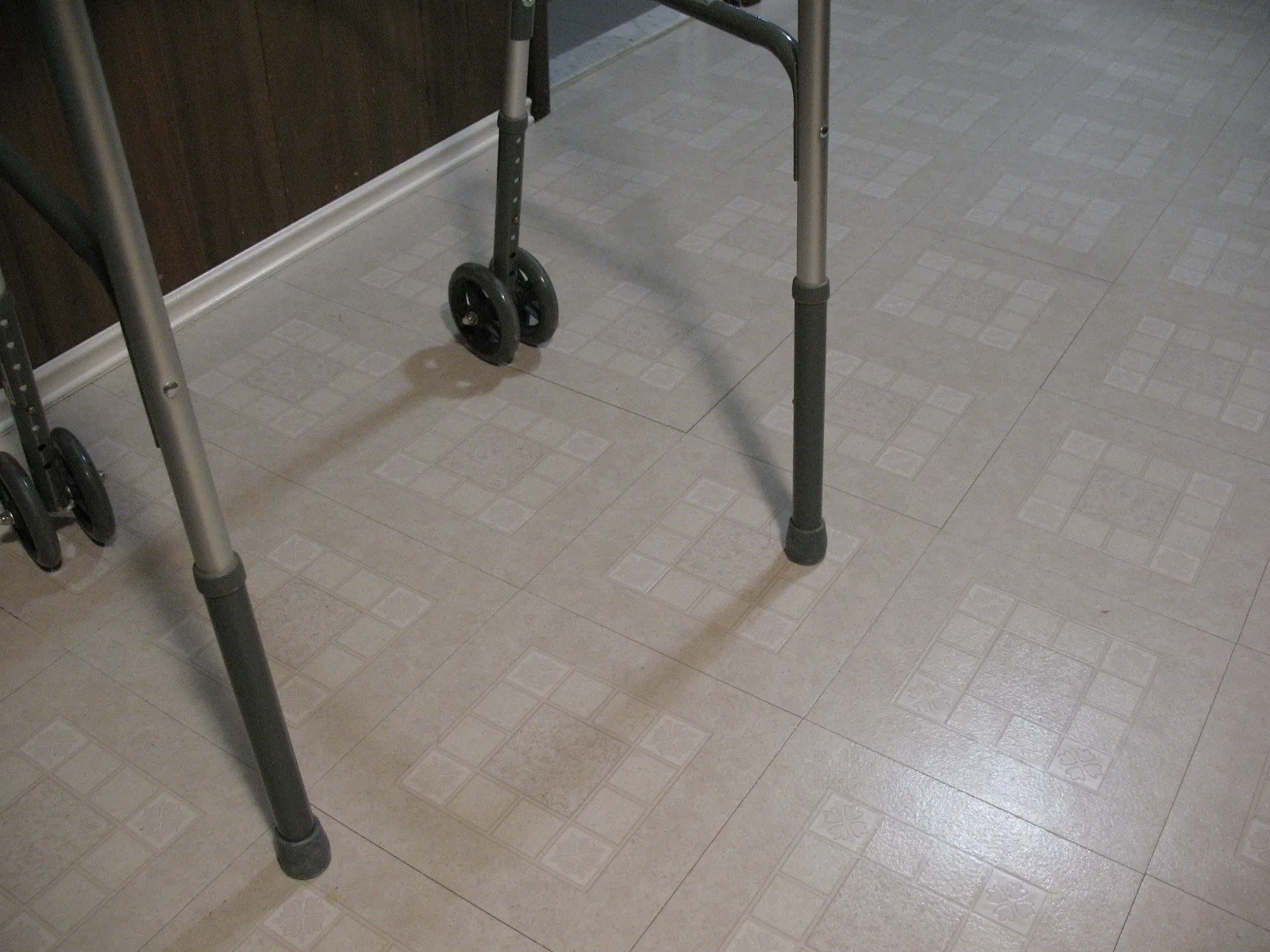 Extra Heavy Duty Walker with Front Wheels image indicator(5)