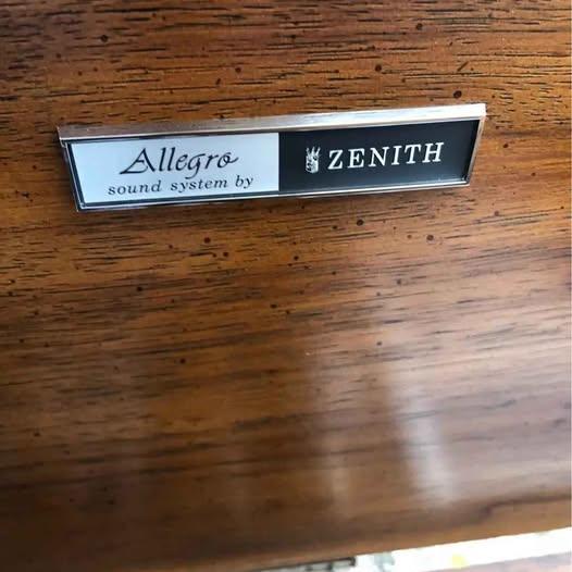 Vintage Zenith console AM FM radio 8 track & Record player - photo 4