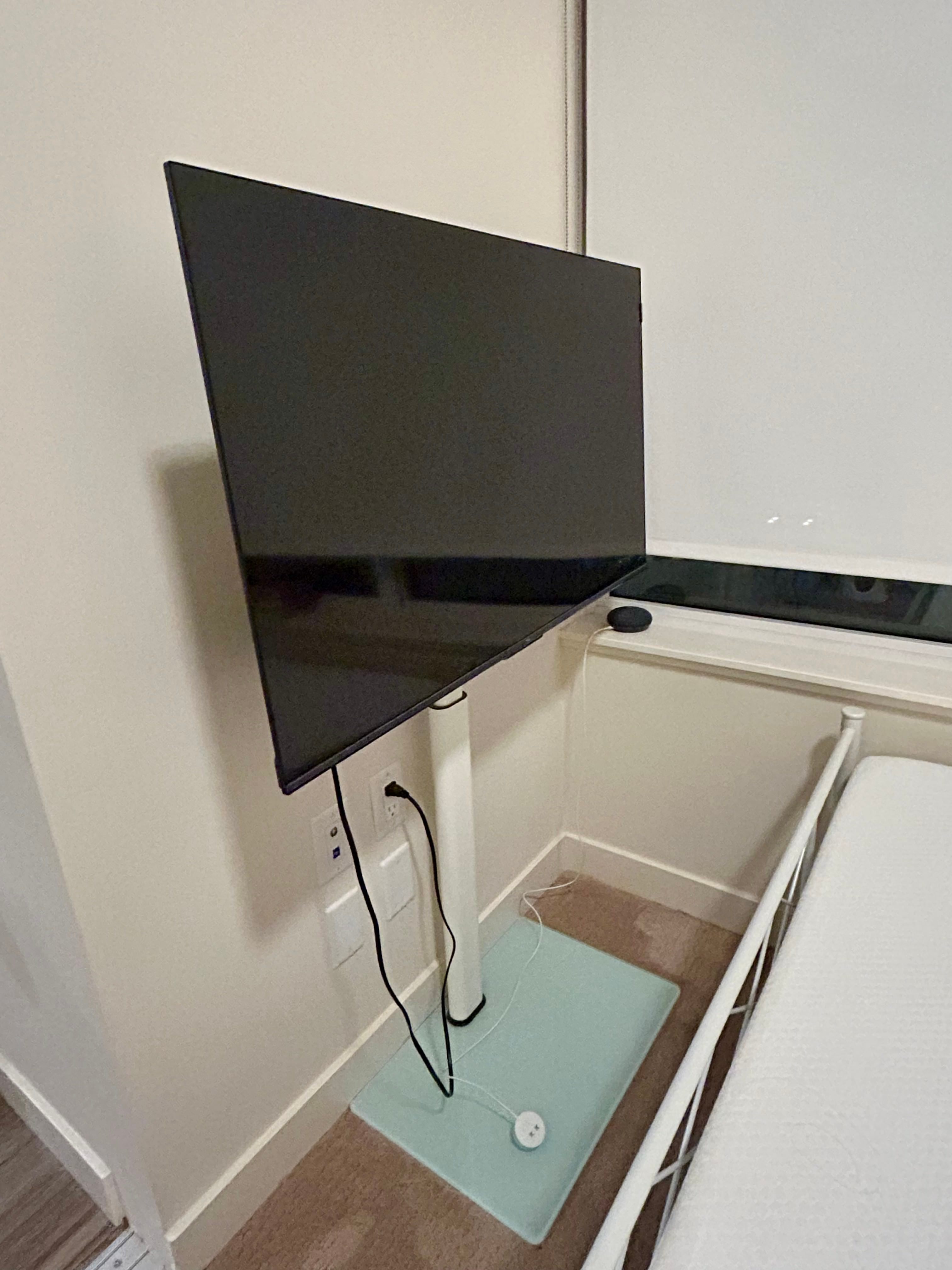 MOVE-OUT SALE - FITUEYES White TV Stand (32″–60″)