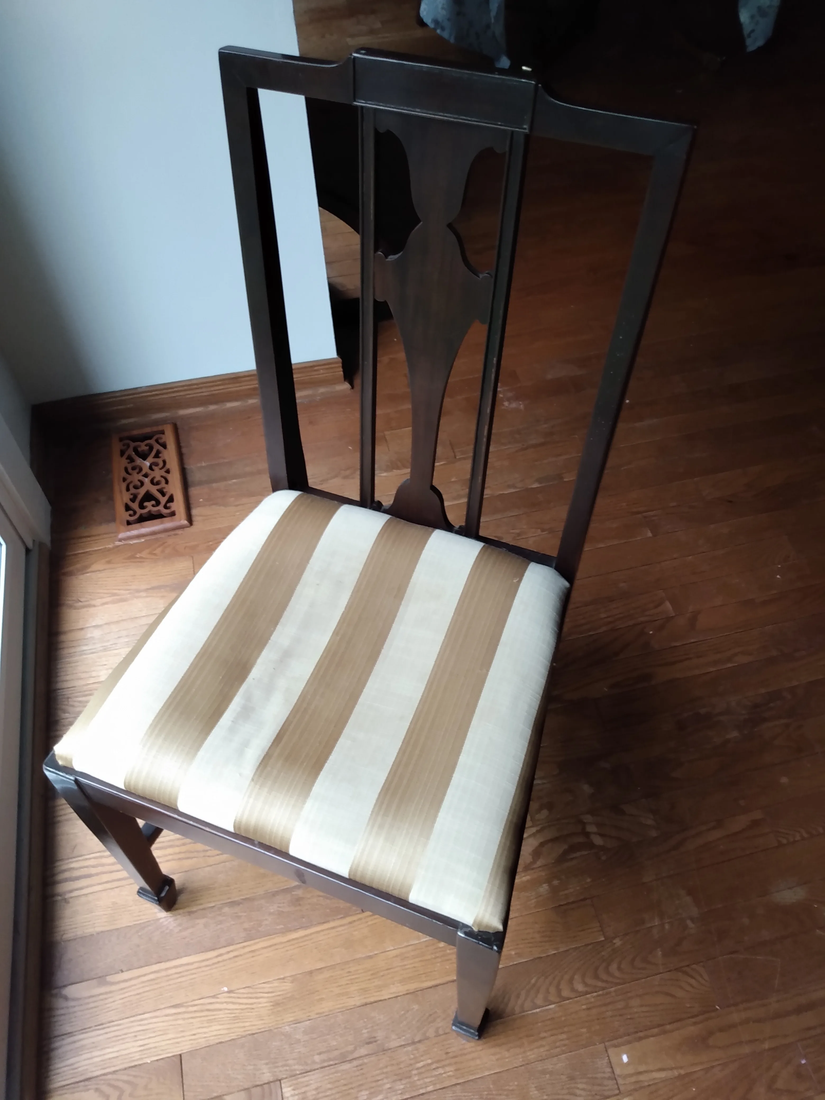 Dining room set image indicator(3)