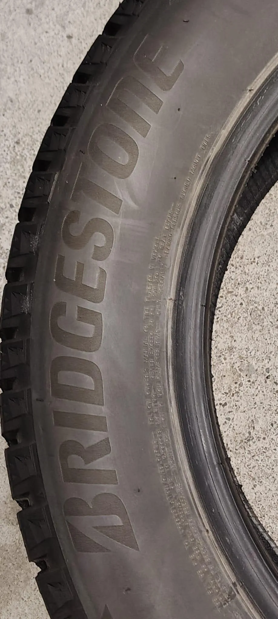 Bridgestone BLIZZAK WS90 Winter Tires 235/55R17 image indicator(2)