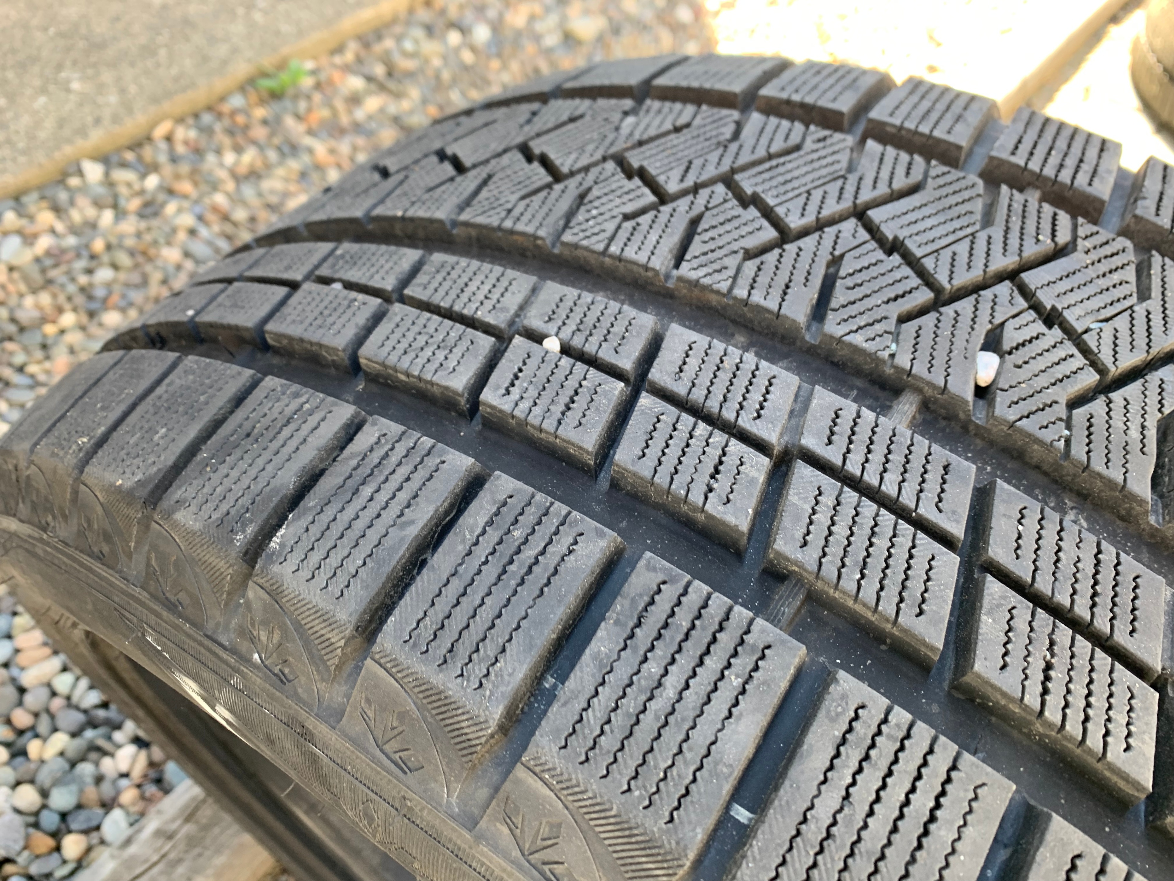 1 x single 275/40/20 M+S triangle SnowLink TWT02 with 95% tread - photo 4
