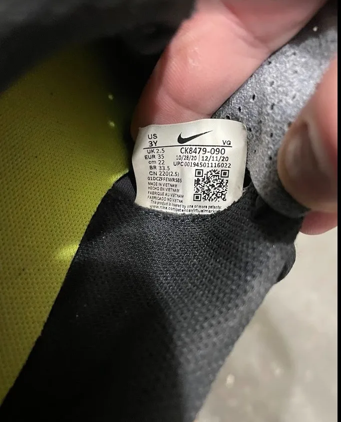 Nike Phantom Soccer Cleats – Youth Size 3Y thumbnail