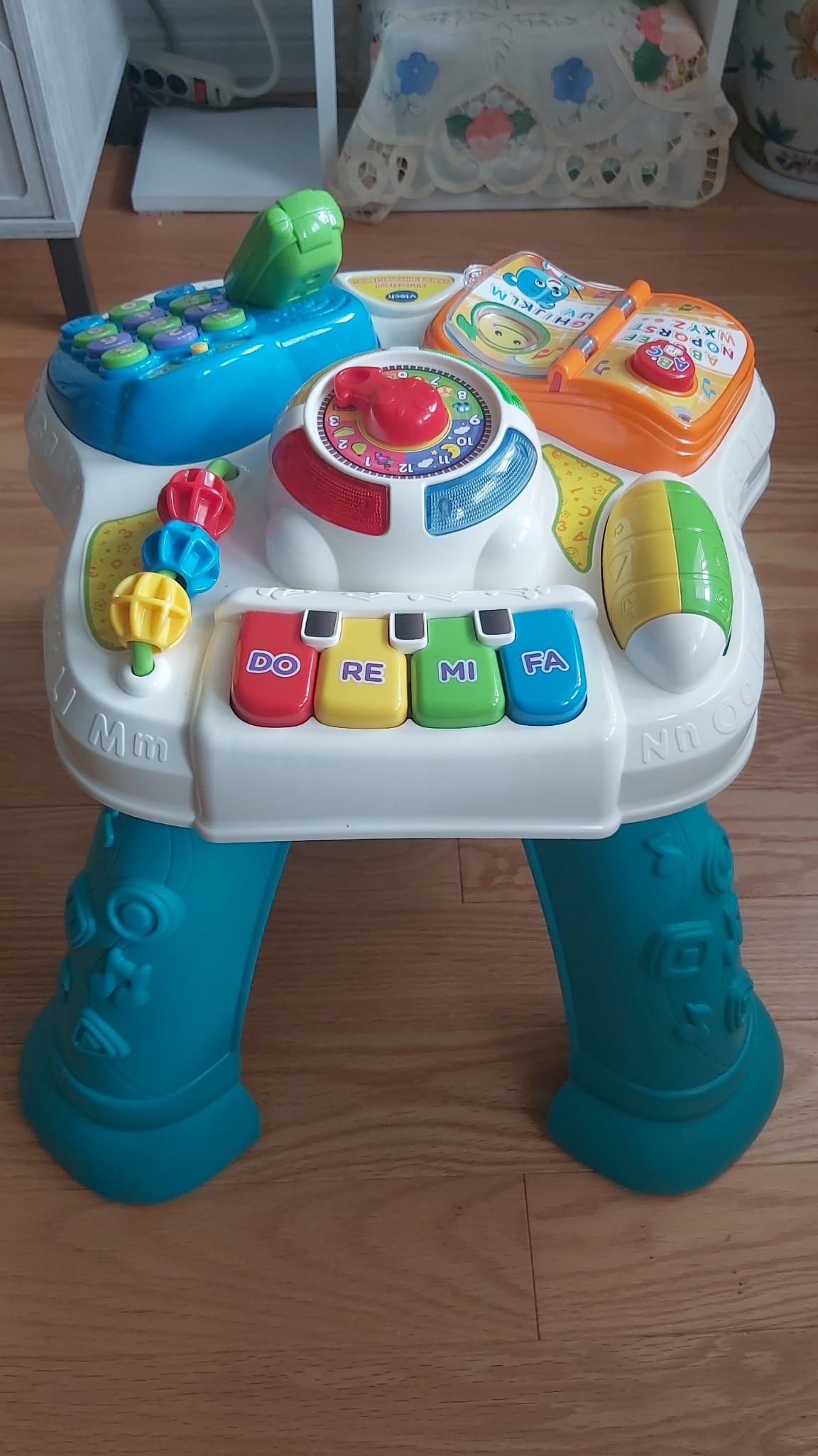 VTech Sit-to-Stand Learn & Discover Table – Mint Condition