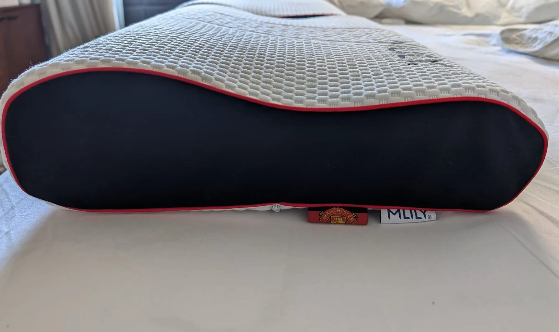 Mlily Manchester United Contour Pillows image indicator(4)