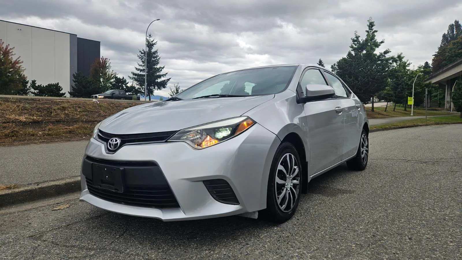 2016 Toyota Corolla LE, Super clean condition, Rebuilt title thumbnail