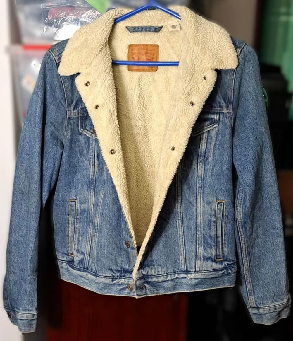 Authentic Levi's Women's 90s Sherpa Trucker Jacket image indicator(3)