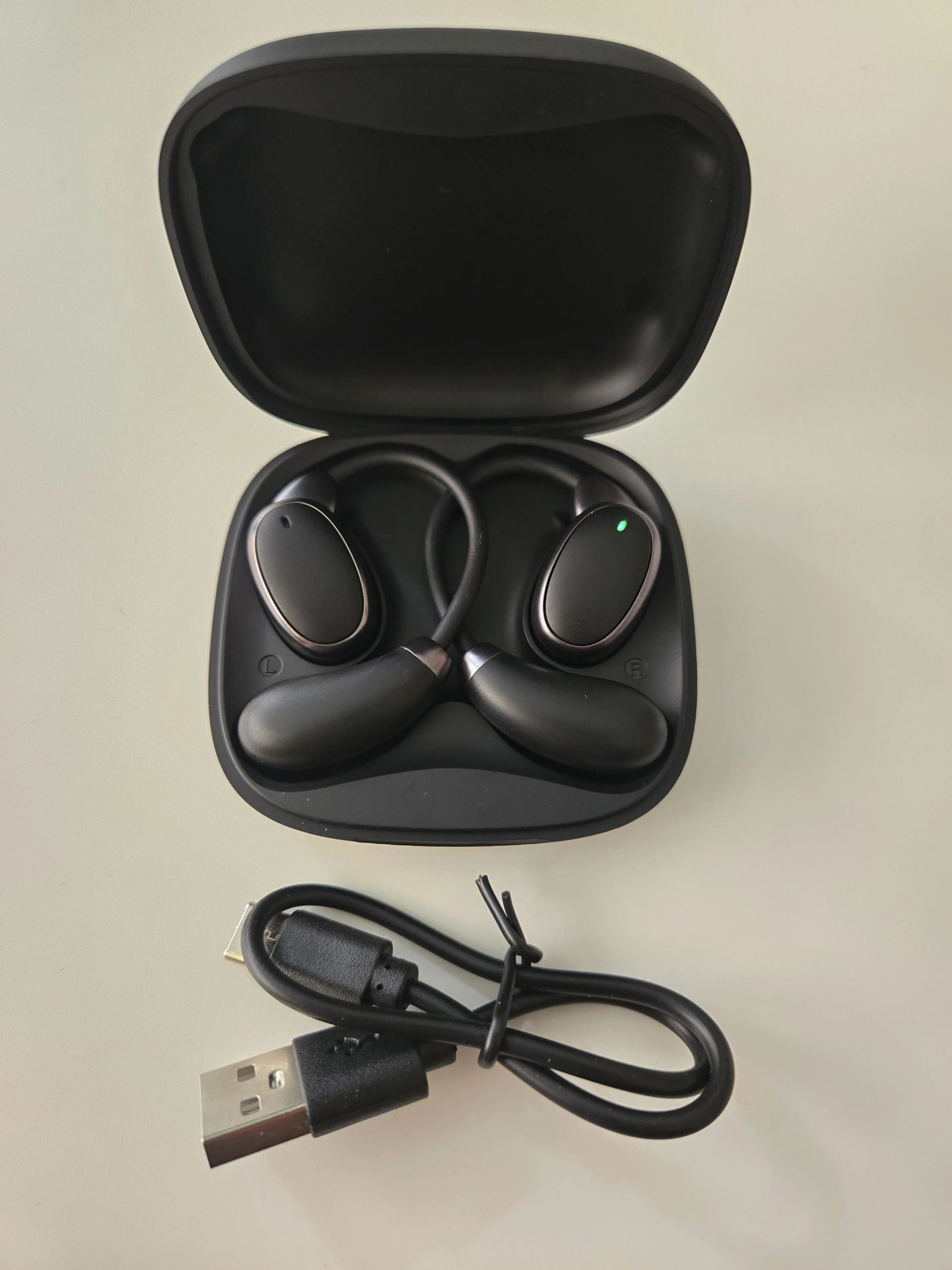 Wireless headphones, with touch activation(noise cancellation) image indicator(3)