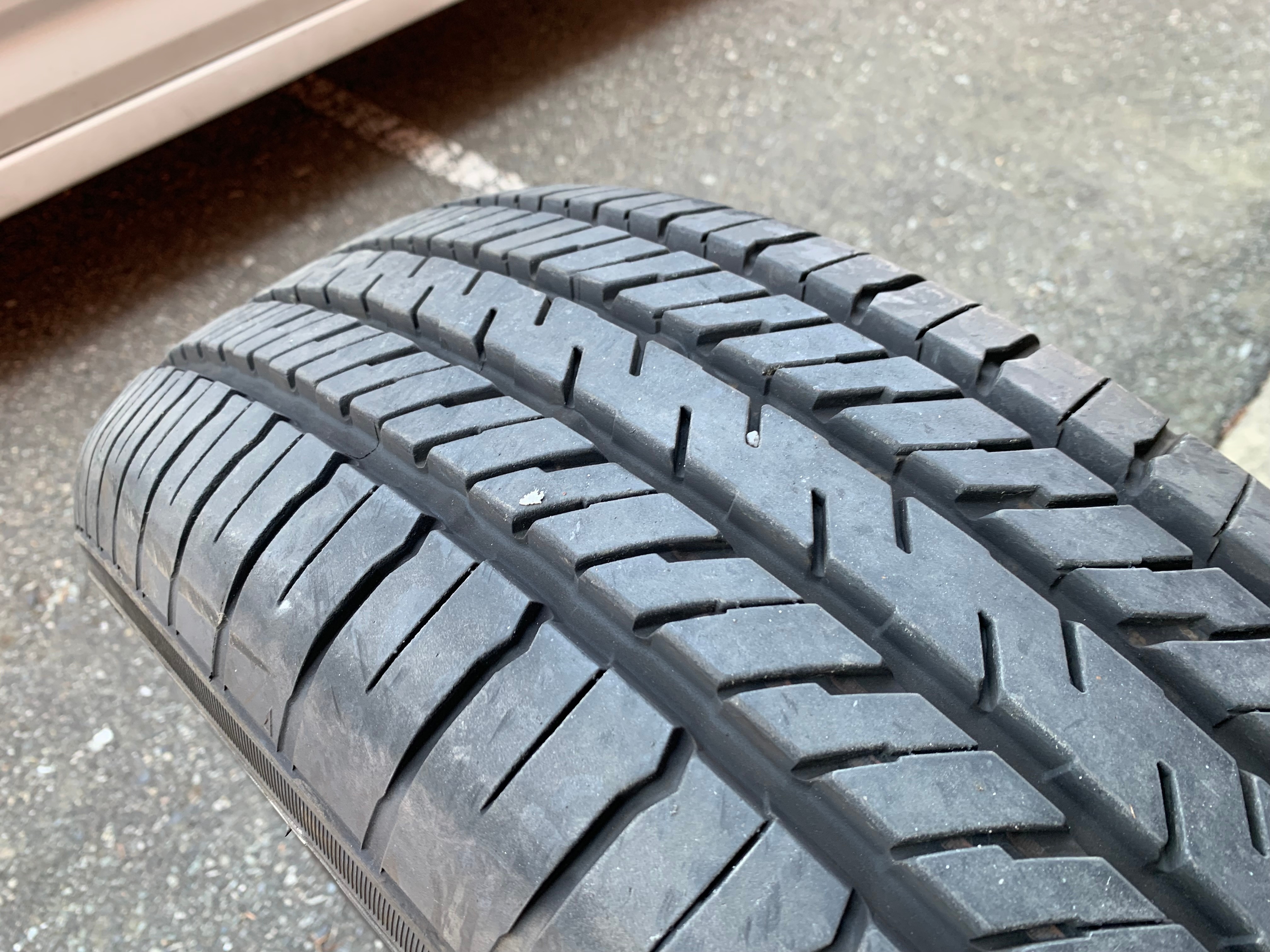 Pair of 225/60/17 Yokohama Geolandar G91F with over 95% tread - photo 4